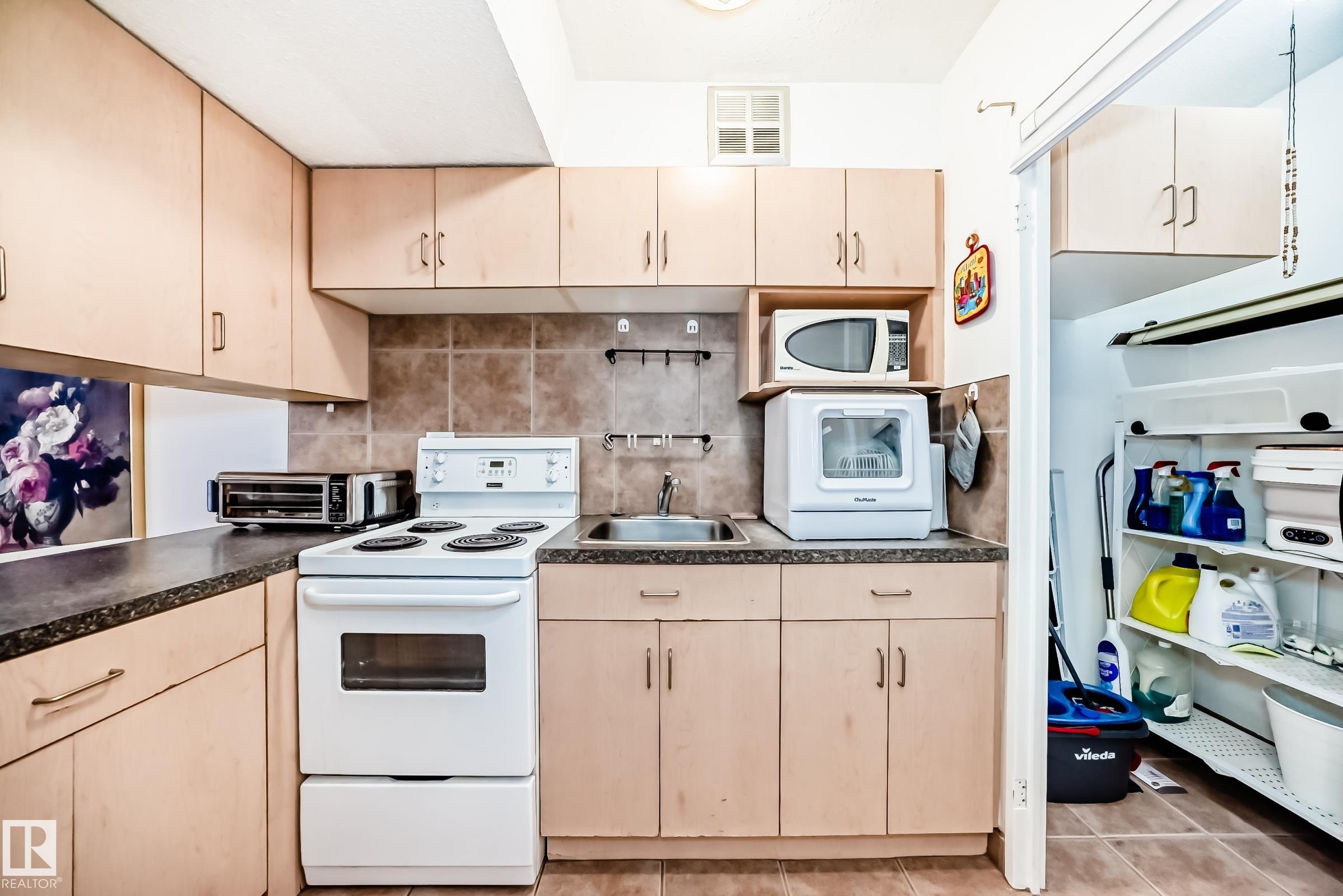 Photo 16 at 621 - 10160 114 Street NW, Wîhkwêntôwin, Edmonton