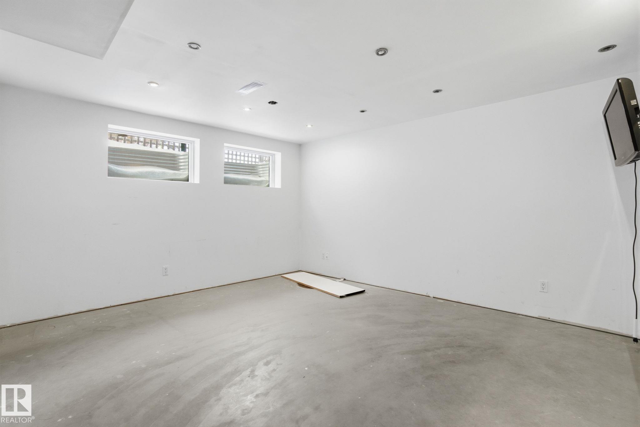 Photo 23 at 4 - 14315 Stony Plain Road NW, Grovenor, Edmonton