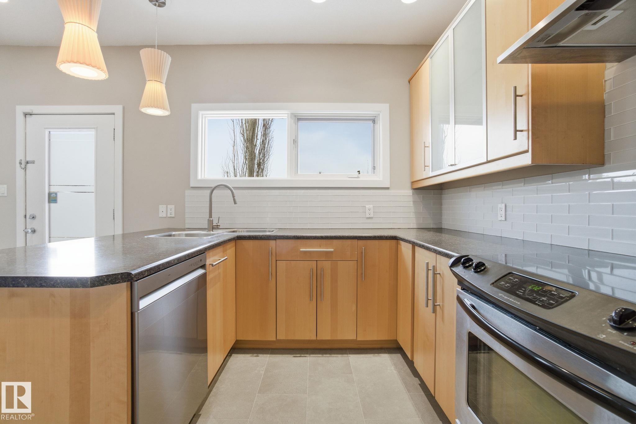 Photo 9 at 4 - 14315 Stony Plain Road NW, Grovenor, Edmonton