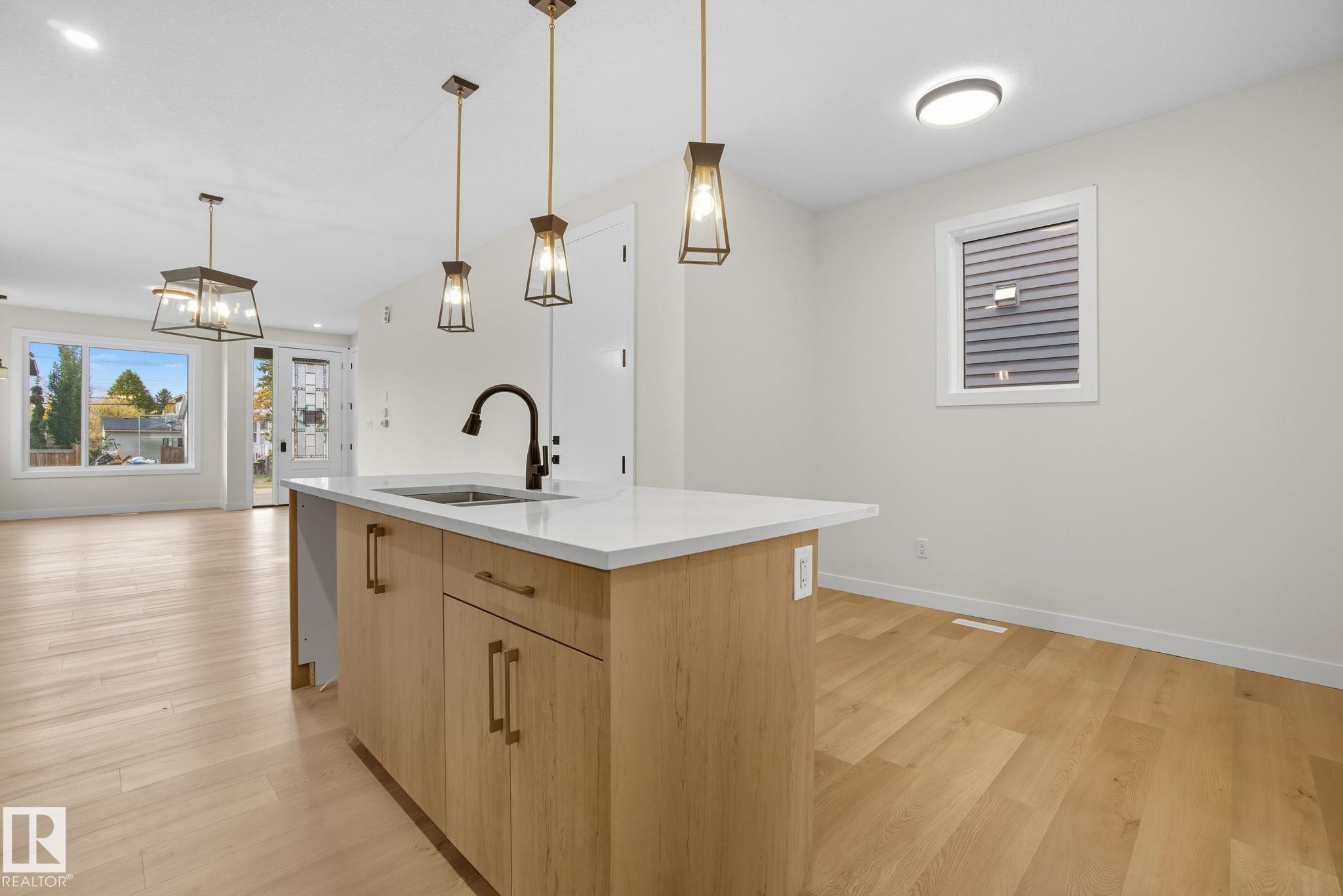 Photo 11 at 9007 153 Street NW, Jasper Park, Edmonton