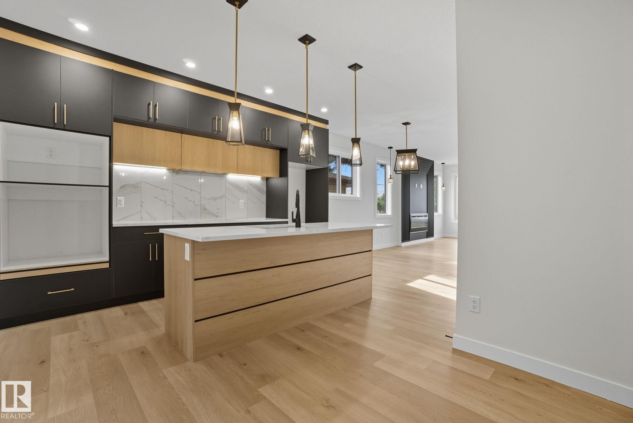 Photo 7 at 9007 153 Street NW, Jasper Park, Edmonton