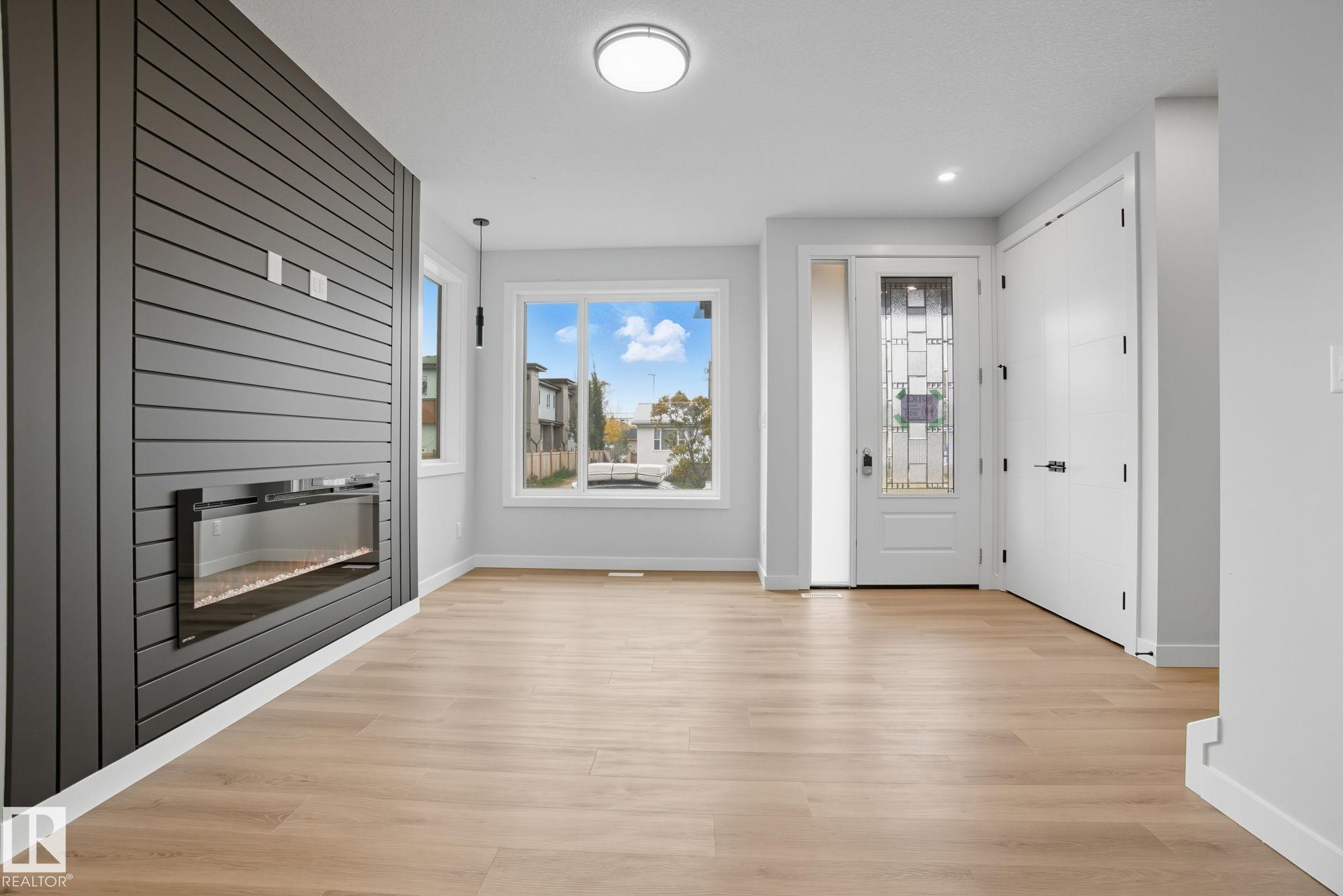 Photo 11 at 9009 153 Street NW, Jasper Park, Edmonton