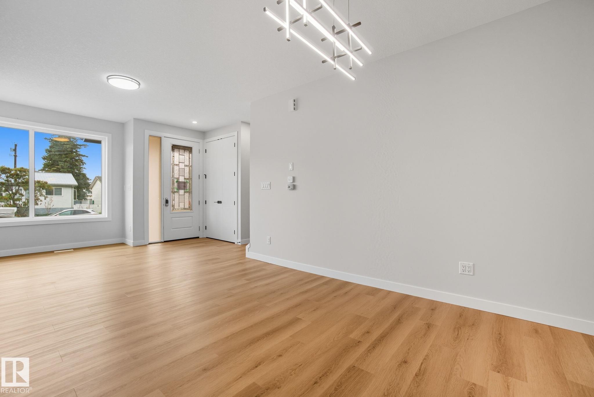 Photo 15 at 9009 153 Street NW, Jasper Park, Edmonton