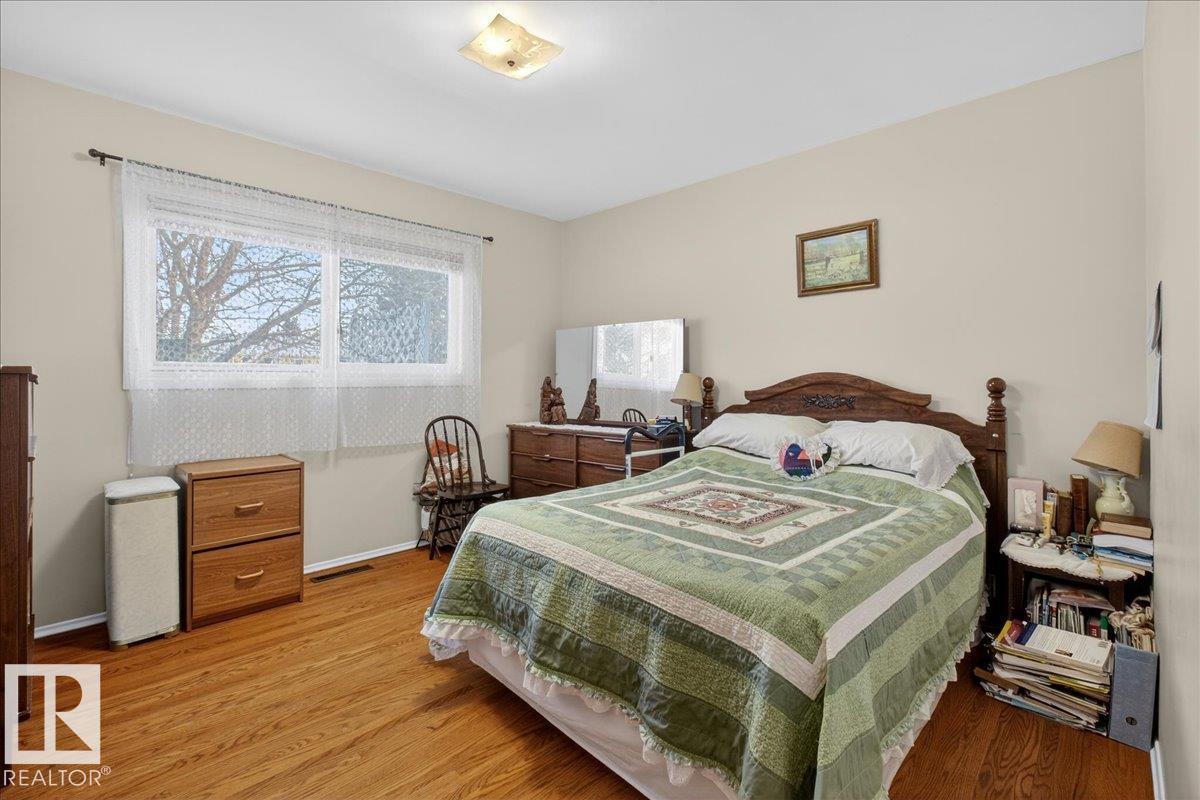 Photo 22 at 11010 38 Street NW, Beverly Heights, Edmonton