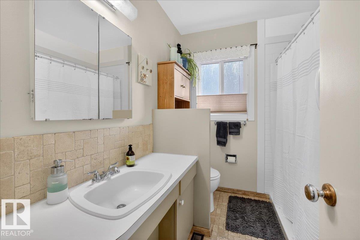 Photo 24 at 11010 38 Street NW, Beverly Heights, Edmonton