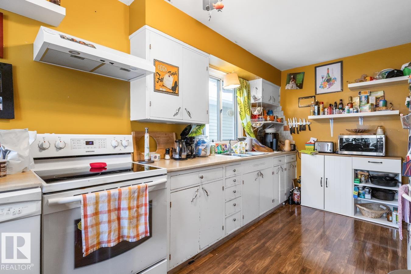 Photo 8 at 9232 86 Street NW, Strathearn, Edmonton