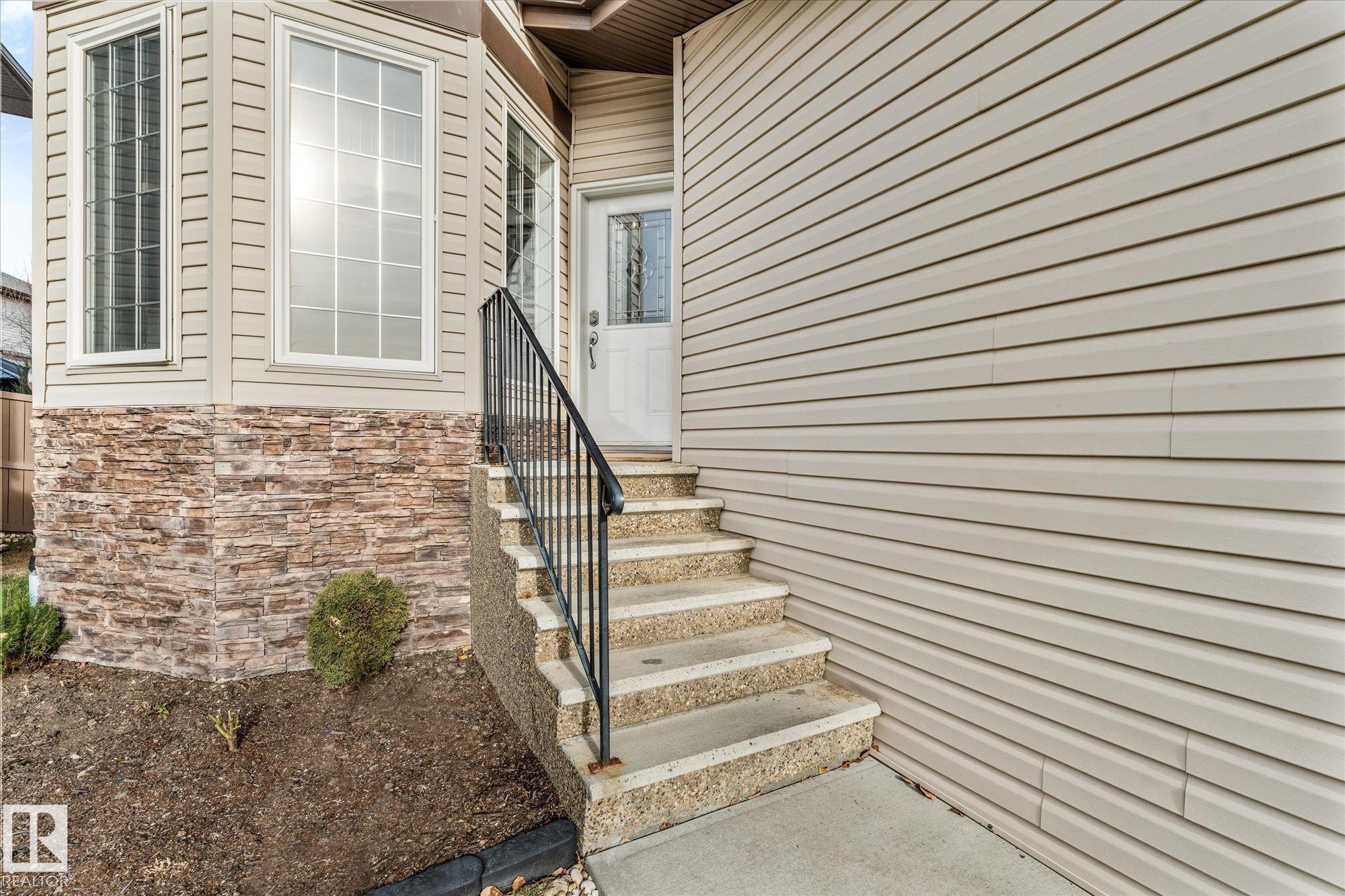 4 Mclean Bend, Meadowview Park, Leduc