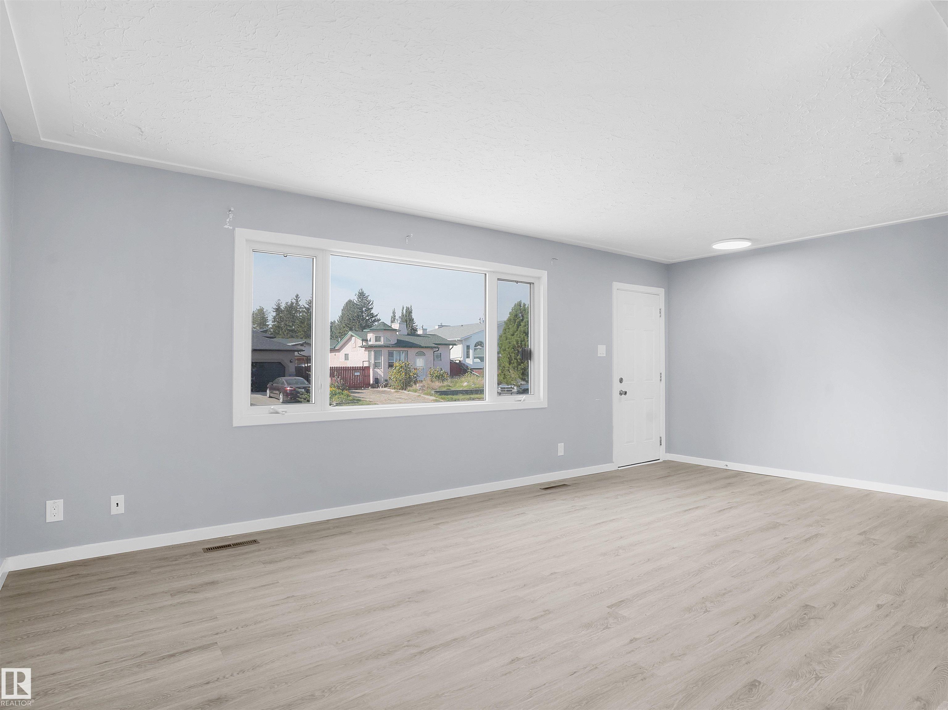 Photo 8 at 9815 159 Street NW, Glenwood, Edmonton