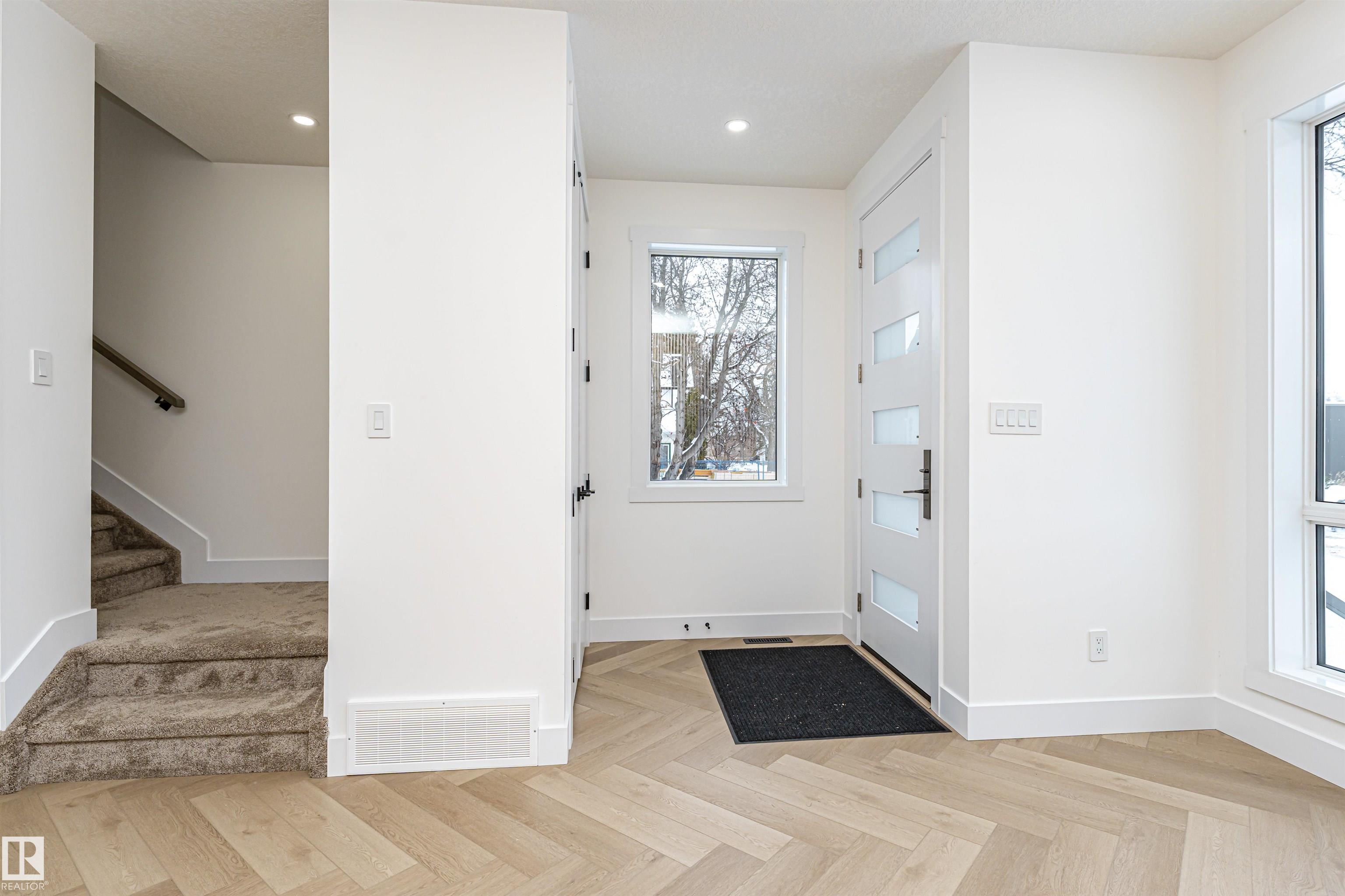 Photo 8 at 9624 86 Street NW, Strathearn, Edmonton