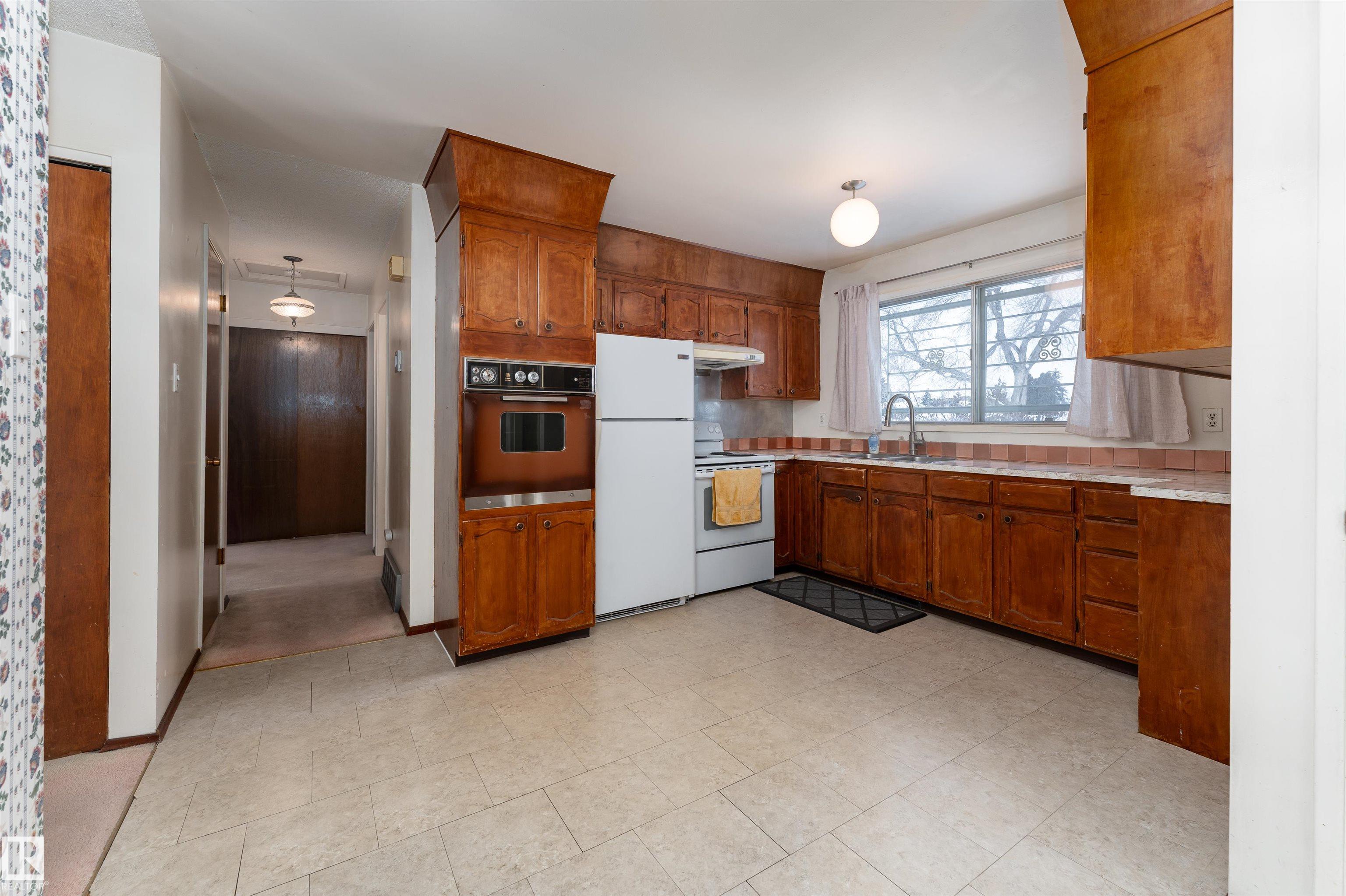 Photo 14 at 16728 98 Avenue NW, Glenwood, Edmonton