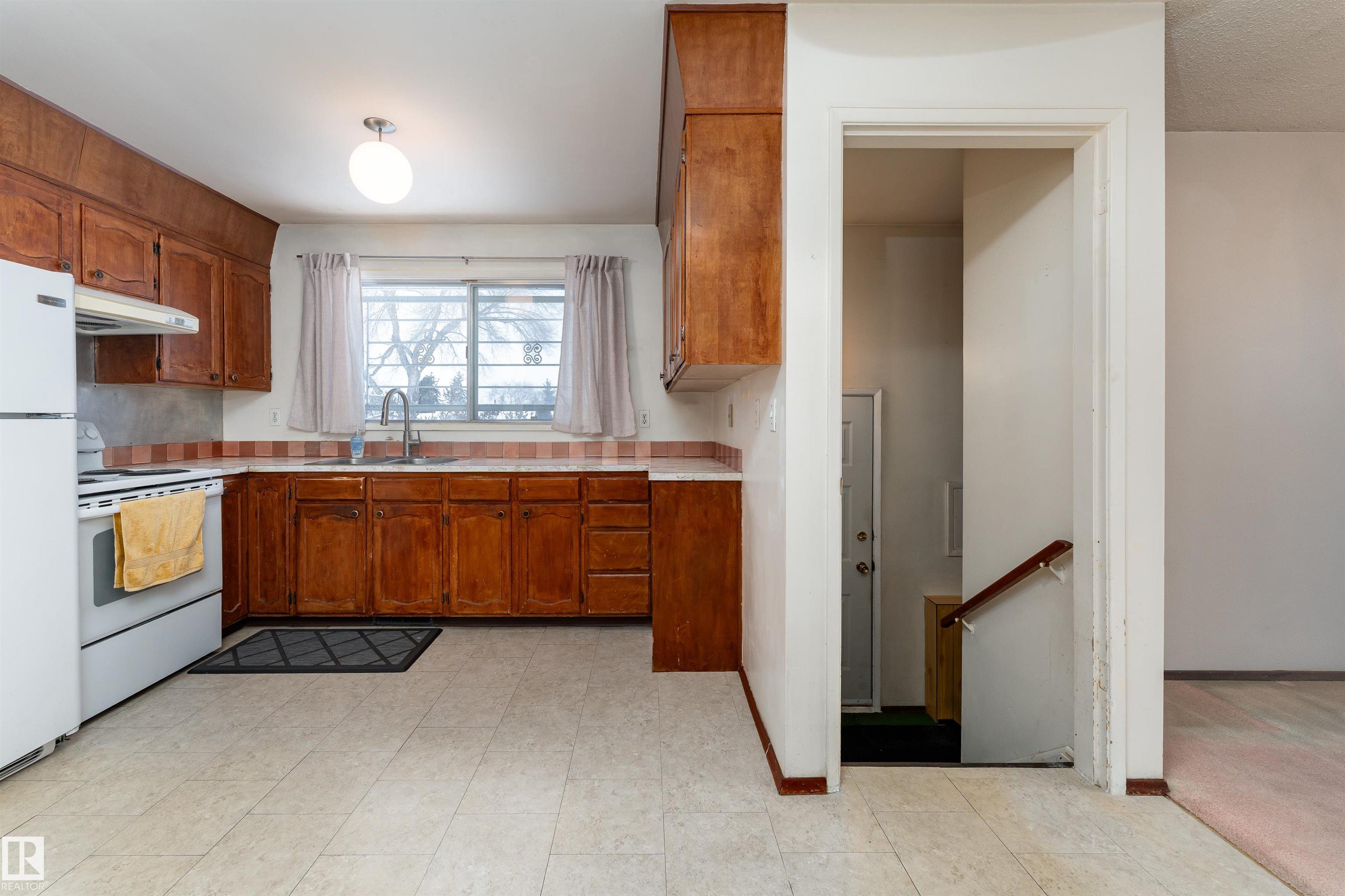 Photo 15 at 16728 98 Avenue NW, Glenwood, Edmonton