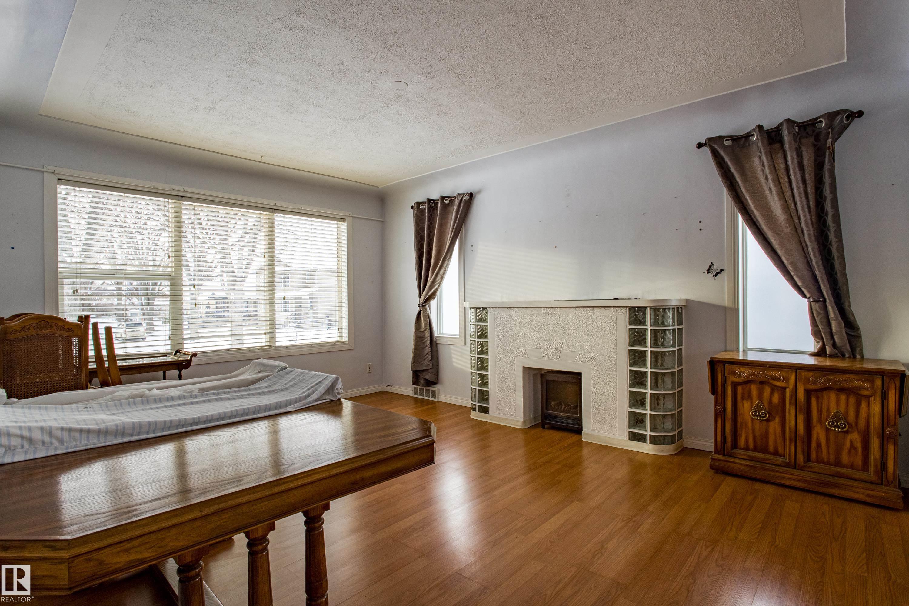 9228 124a Avenue NW, Delton, Edmonton