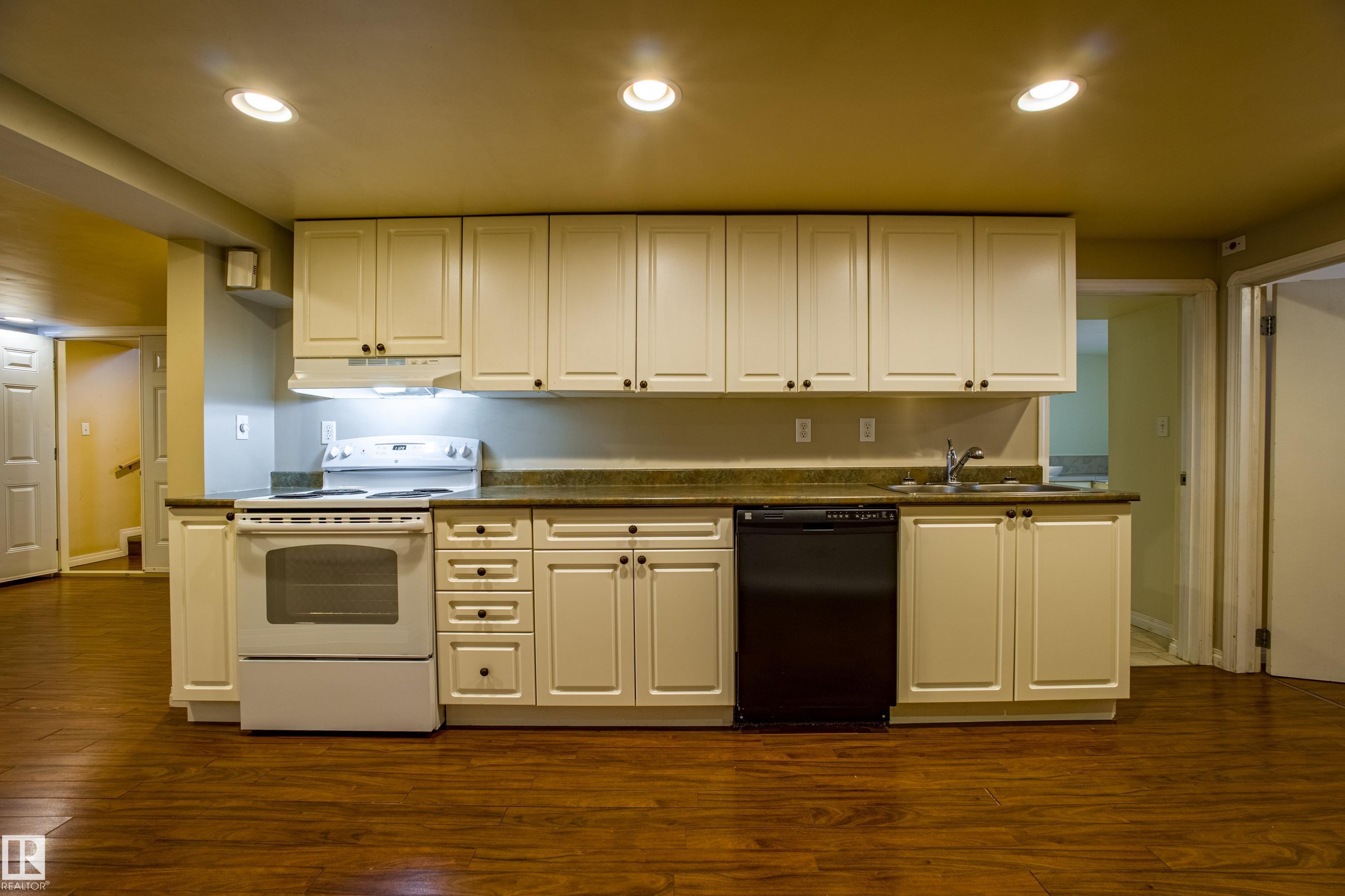 Photo 39 at 9228 124a Avenue NW, Delton, Edmonton