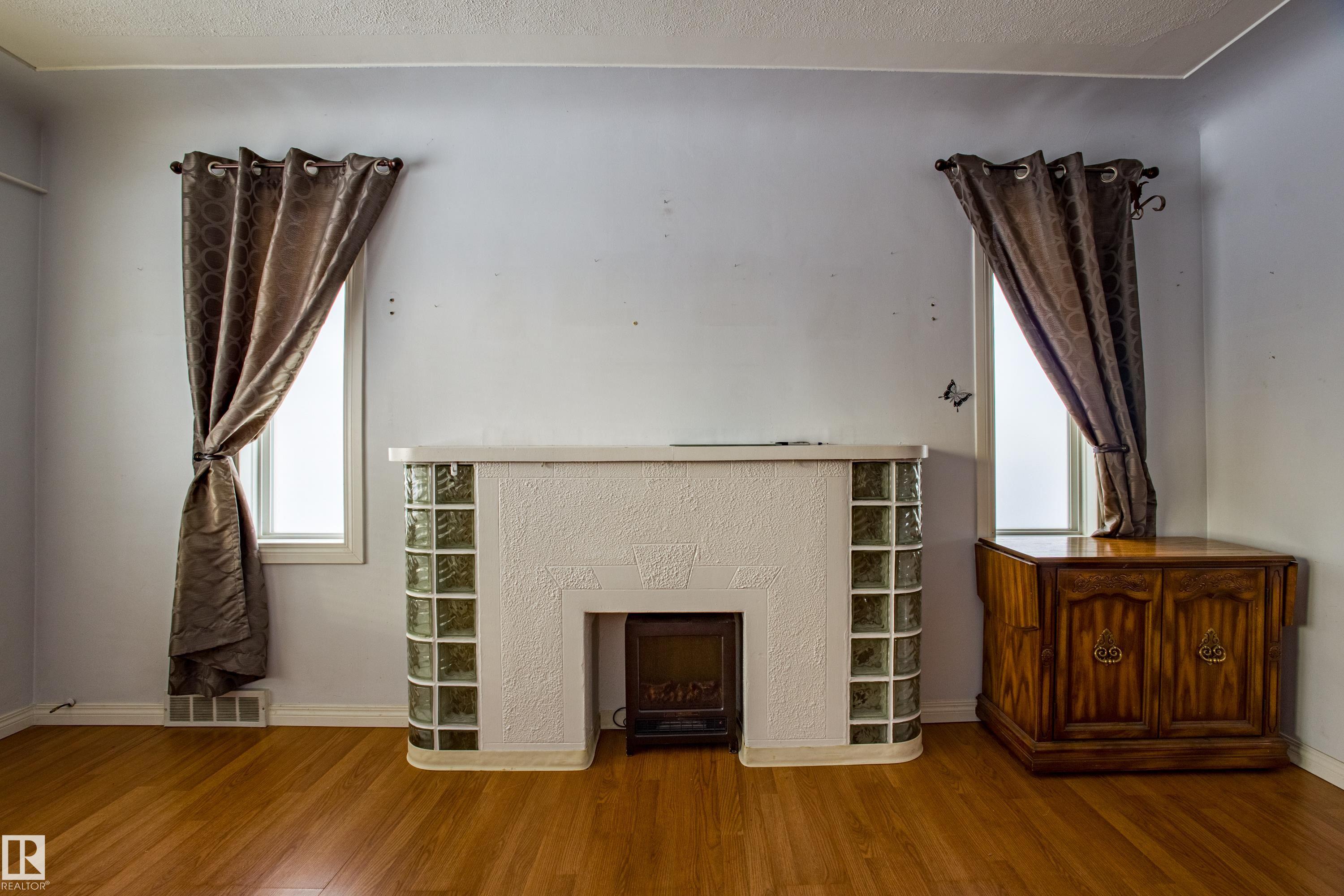 Photo 8 at 9228 124a Avenue NW, Delton, Edmonton