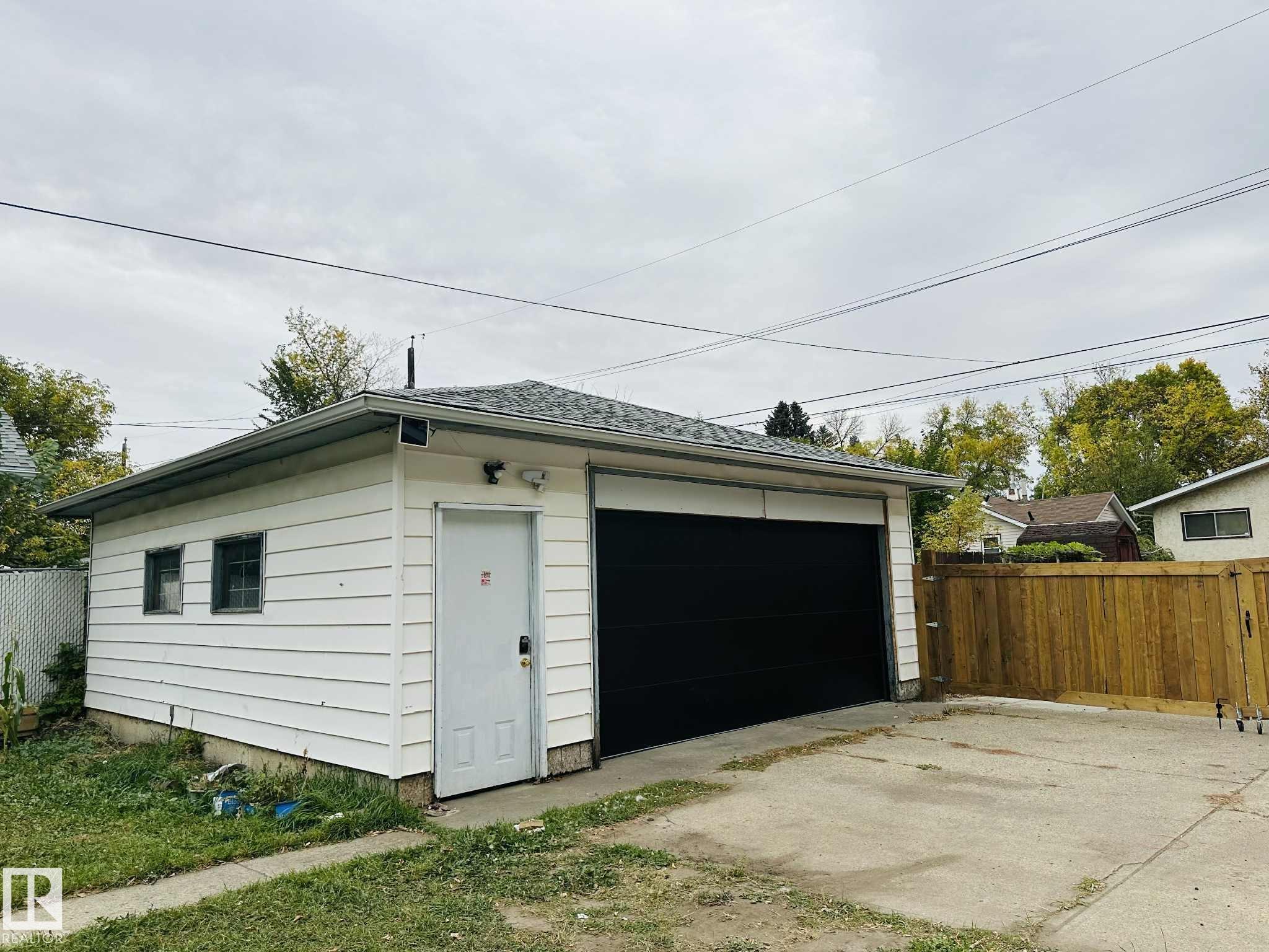 Photo 18 at 12005 40 Street NW, Beacon Heights, Edmonton