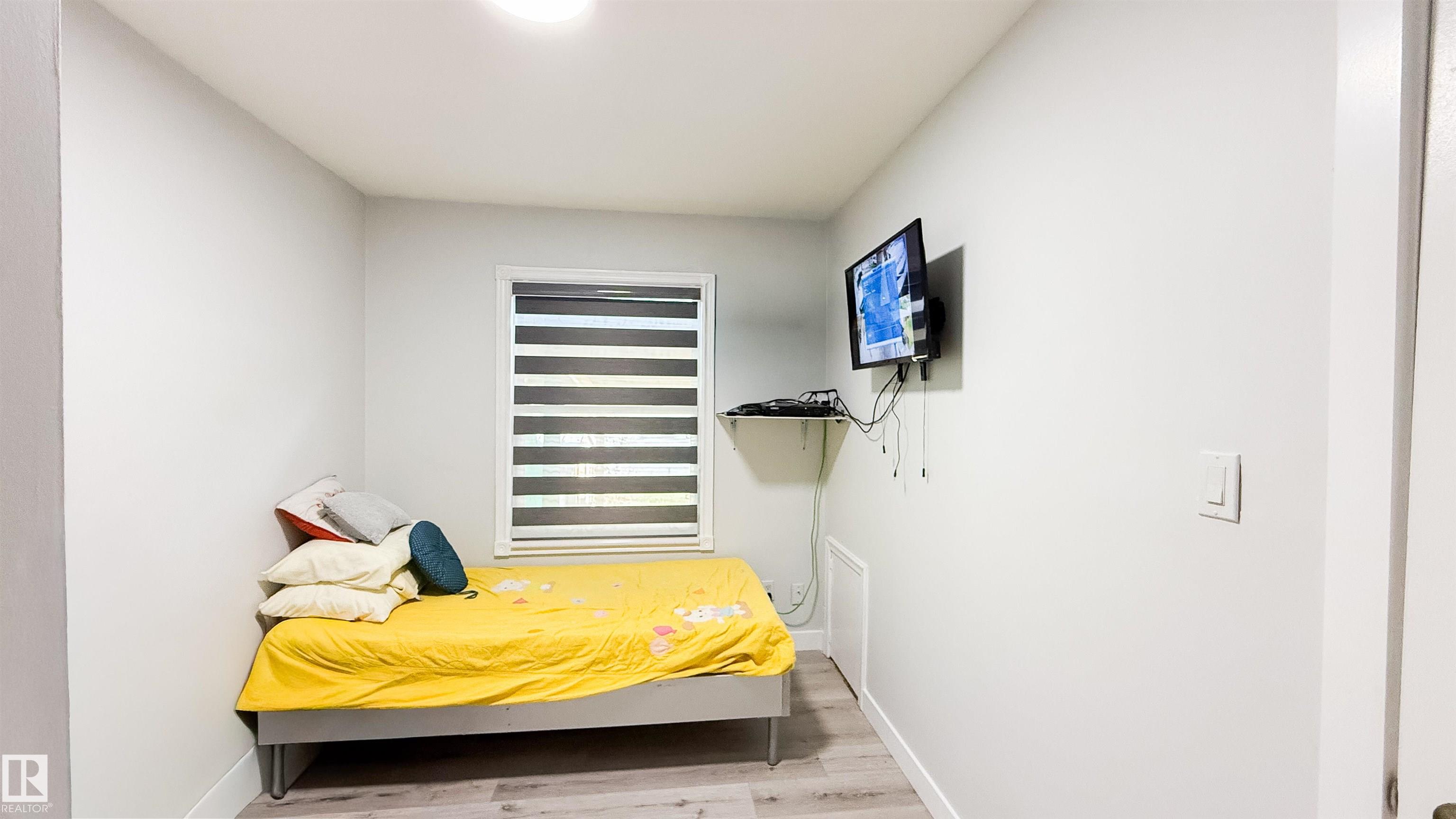 Photo 10 at 12005 40 Street NW, Beacon Heights, Edmonton