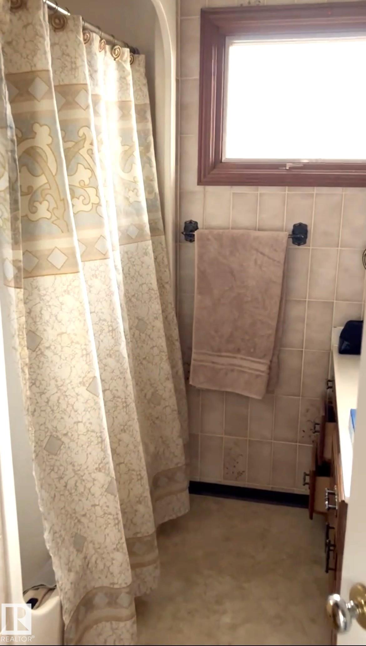 Photo 11 at 7524 95 Avenue NW, Holyrood, Edmonton