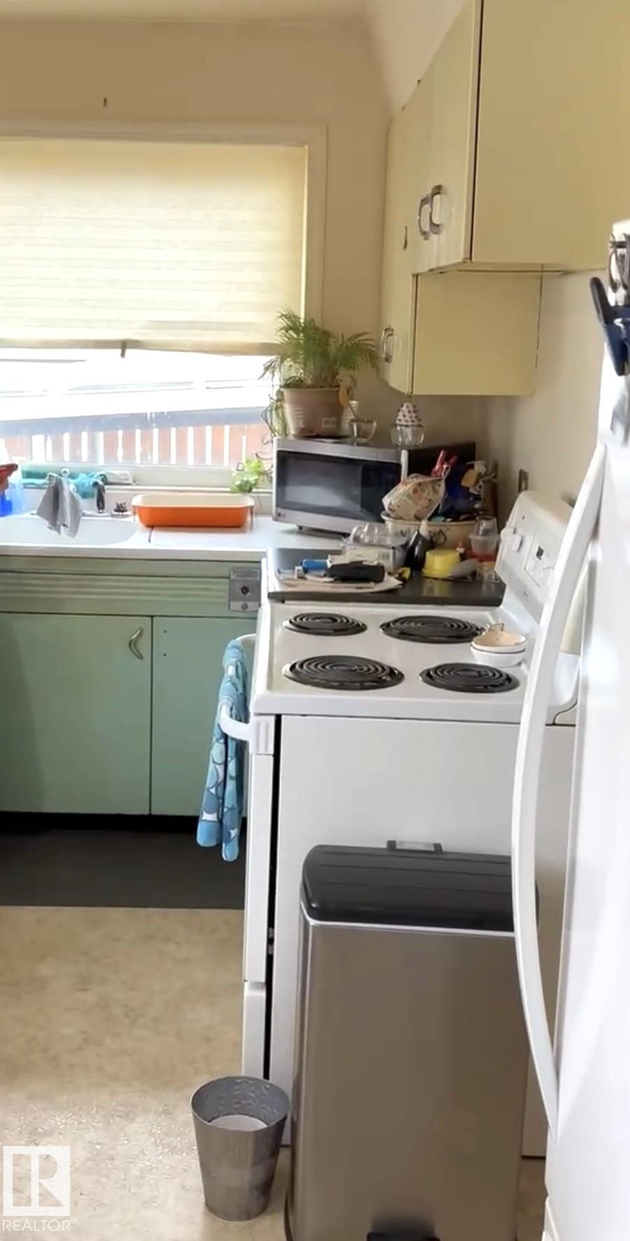 Photo 7 at 7524 95 Avenue NW, Holyrood, Edmonton