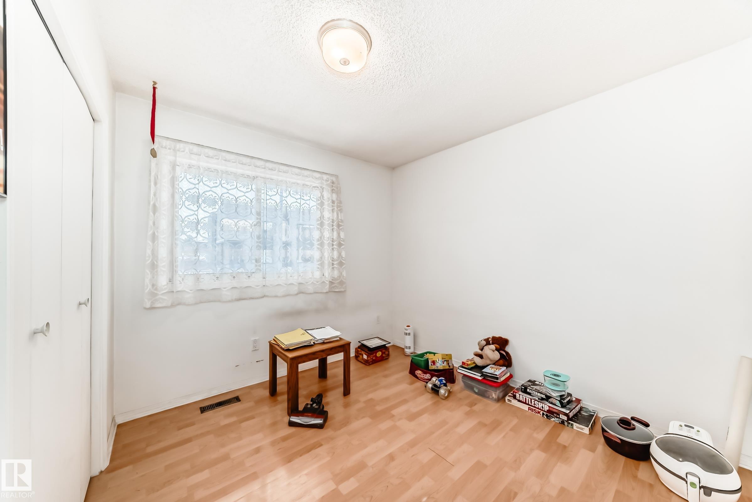 Photo 15 at 15515 92a Avenue NW, Sherwood, Edmonton