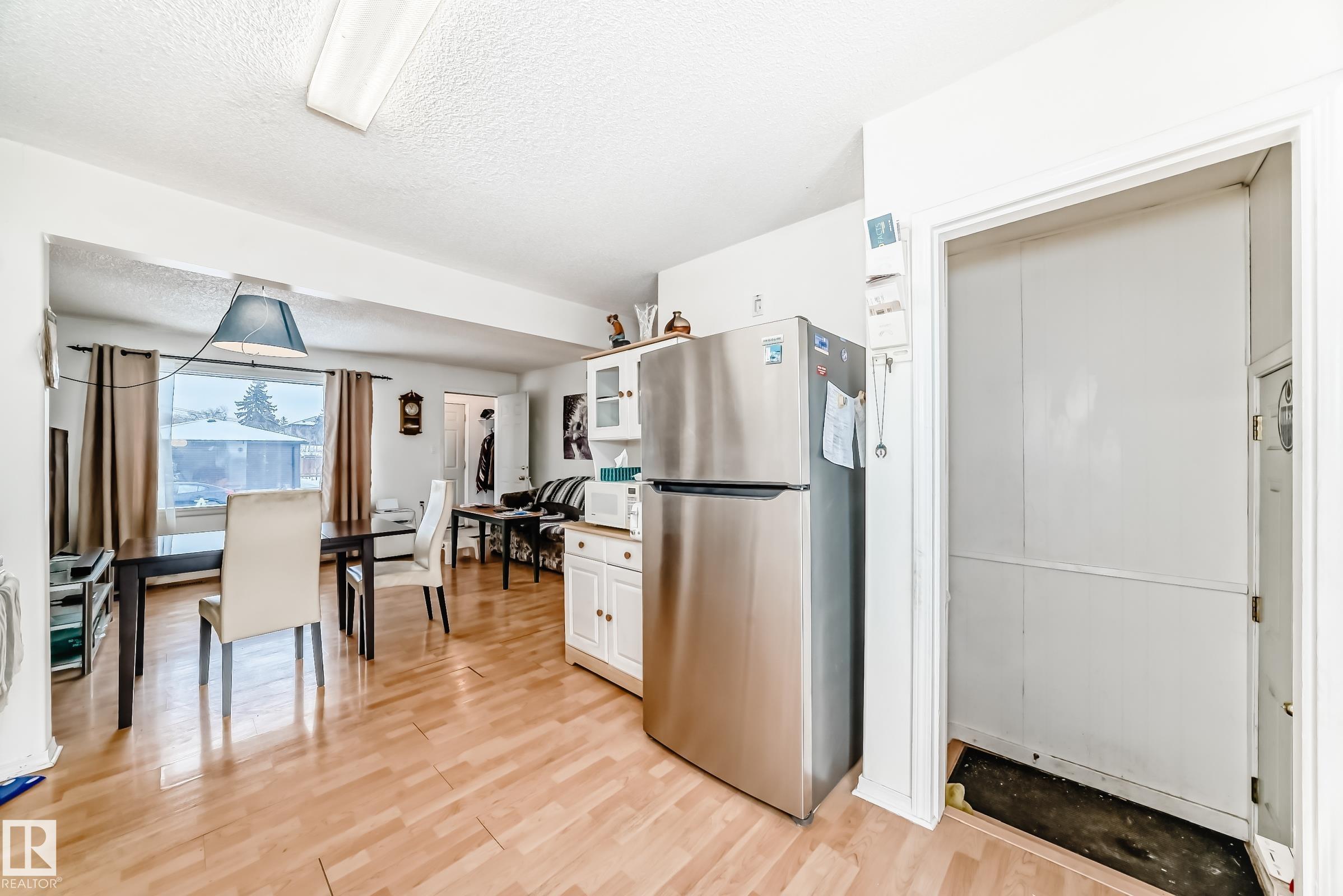 Photo 10 at 15515 92a Avenue NW, Sherwood, Edmonton
