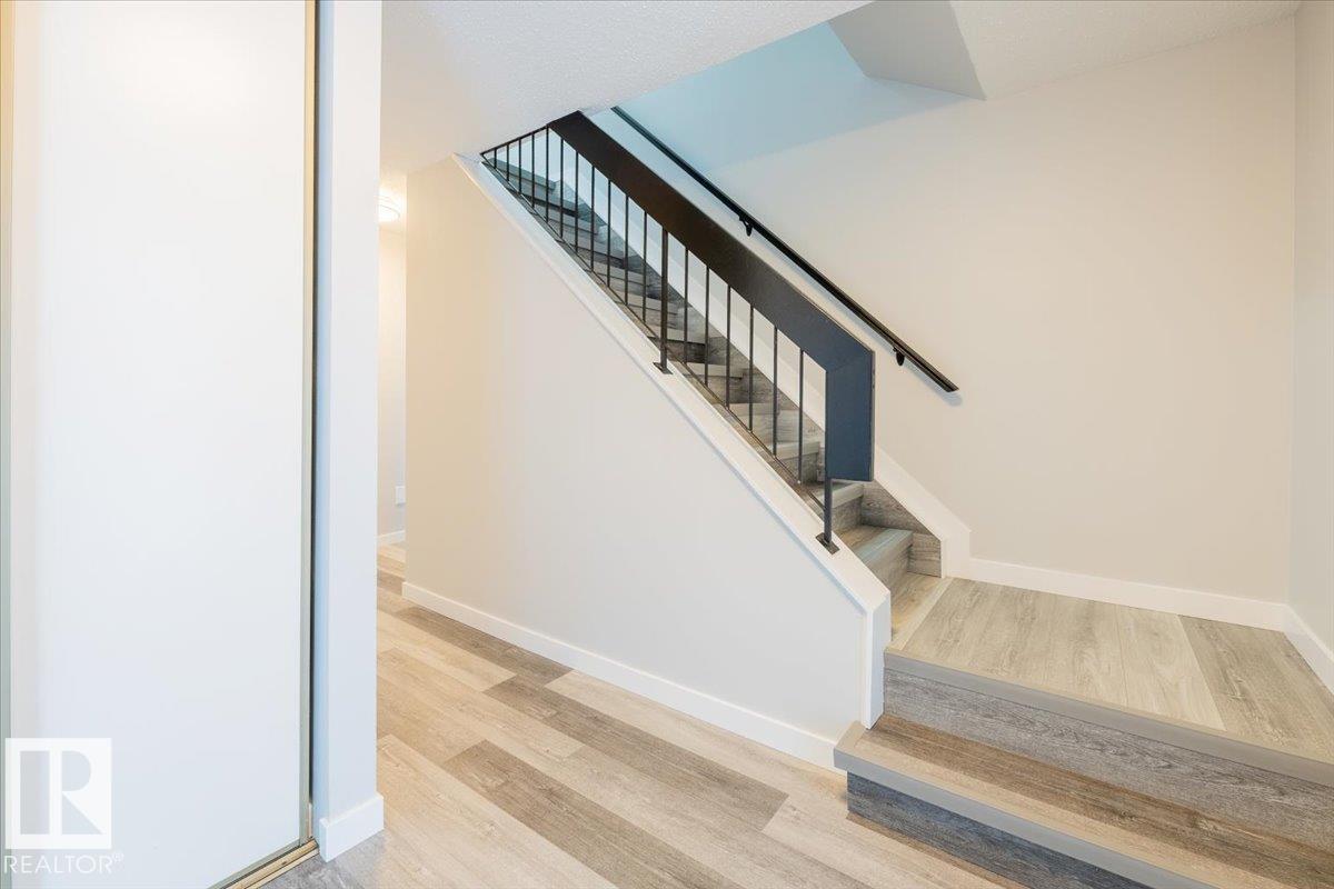 Photo 12 at 17808 76 Avenue NW, Lymburn, Edmonton