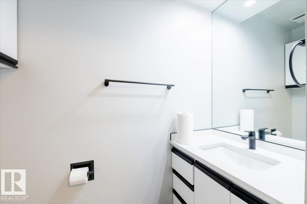 Photo 9 at 17808 76 Avenue NW, Lymburn, Edmonton