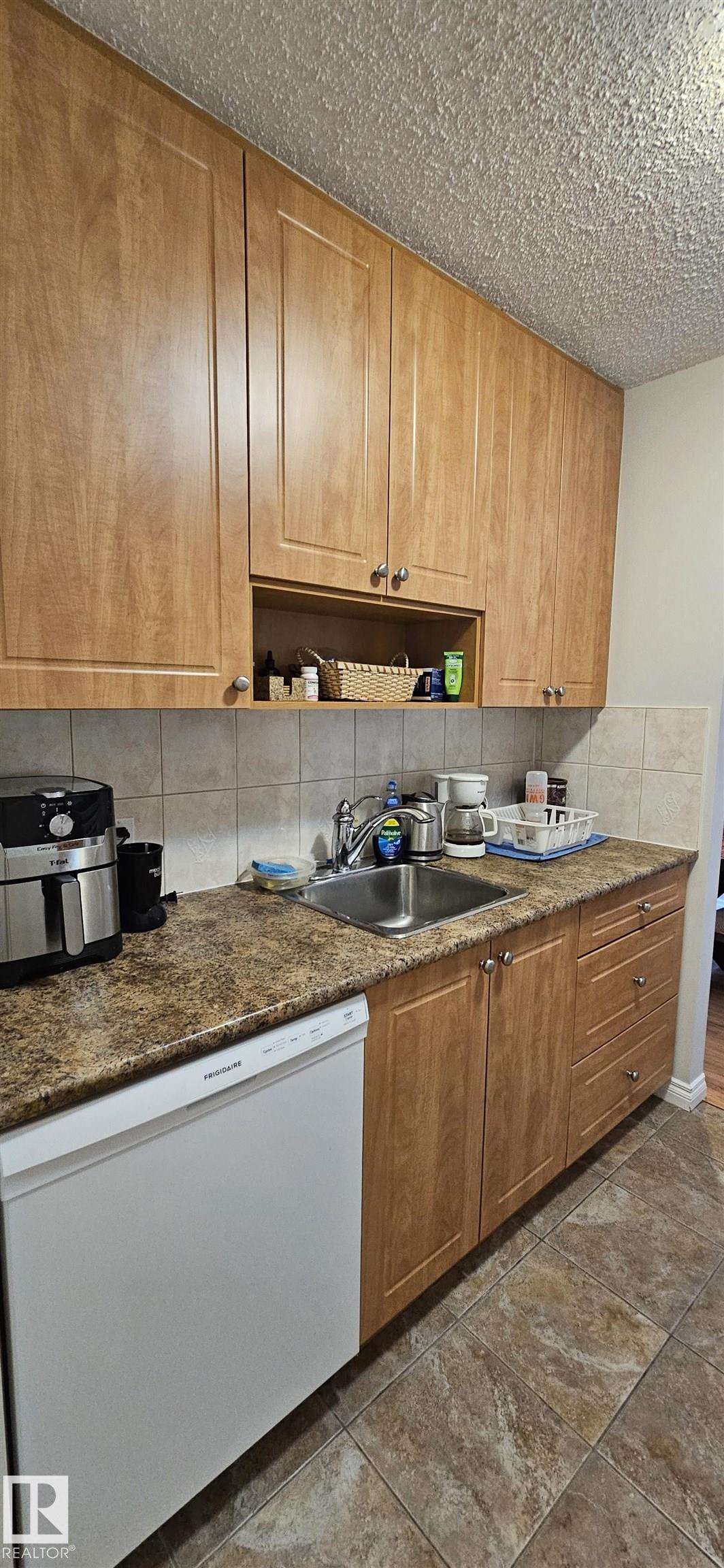 Photo 7 at 906 - 11307 99 Avenue NW, Wîhkwêntôwin, Edmonton