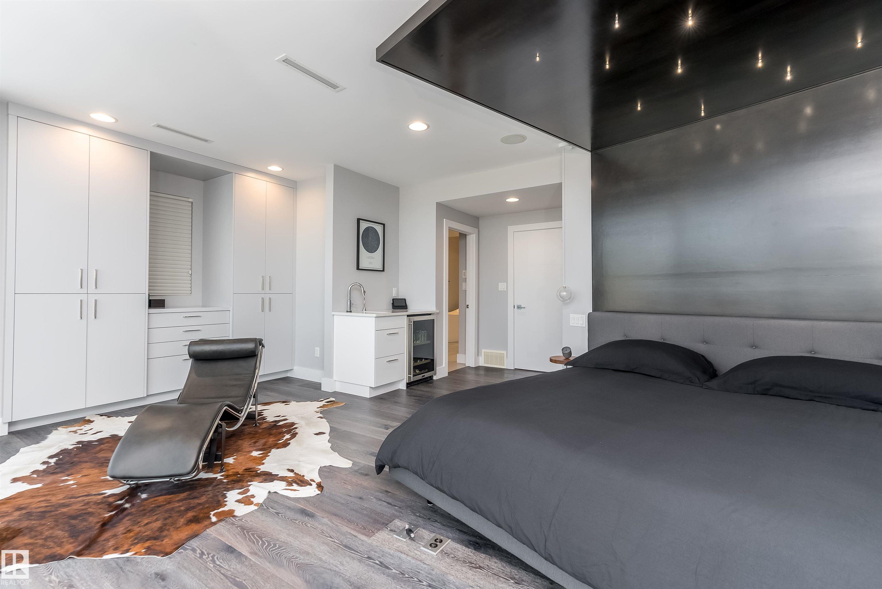 Photo 23 at 9509 99b Street NW, Strathcona, Edmonton