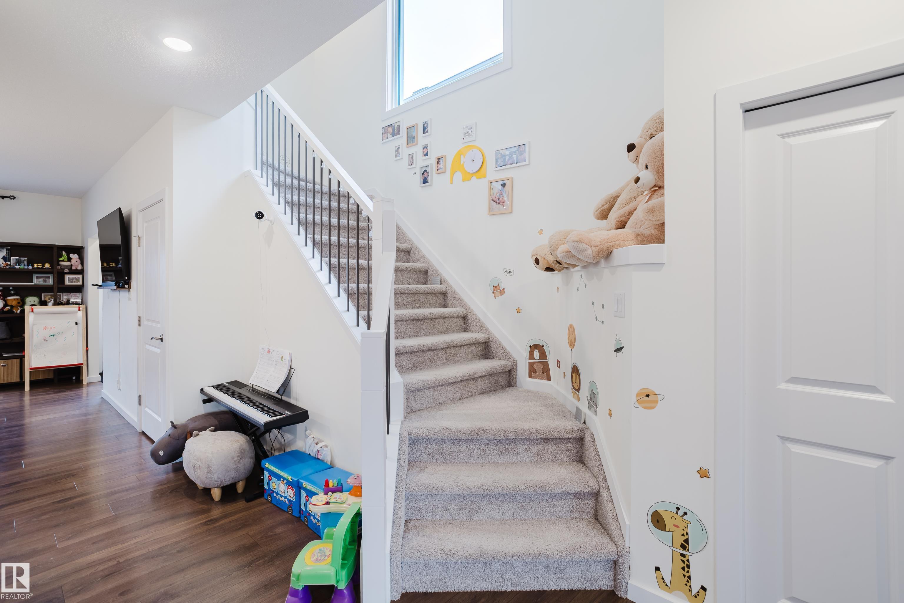 Photo 11 at 2124 Glenridding Way SW, Glenridding Heights, Edmonton