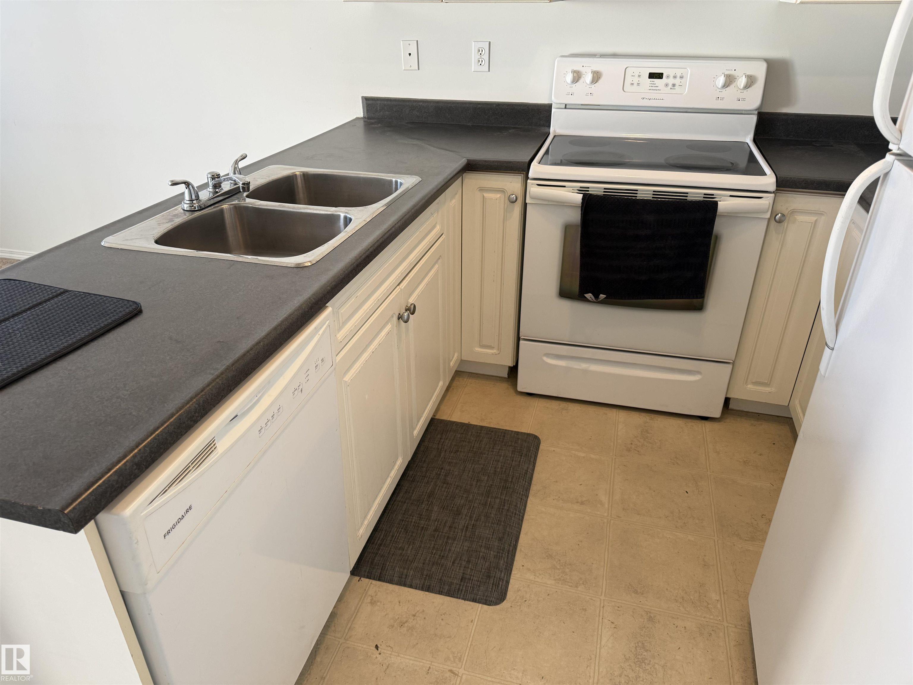 Photo 9 at 51 - 16823 84 Street NW, Klarvatten, Edmonton