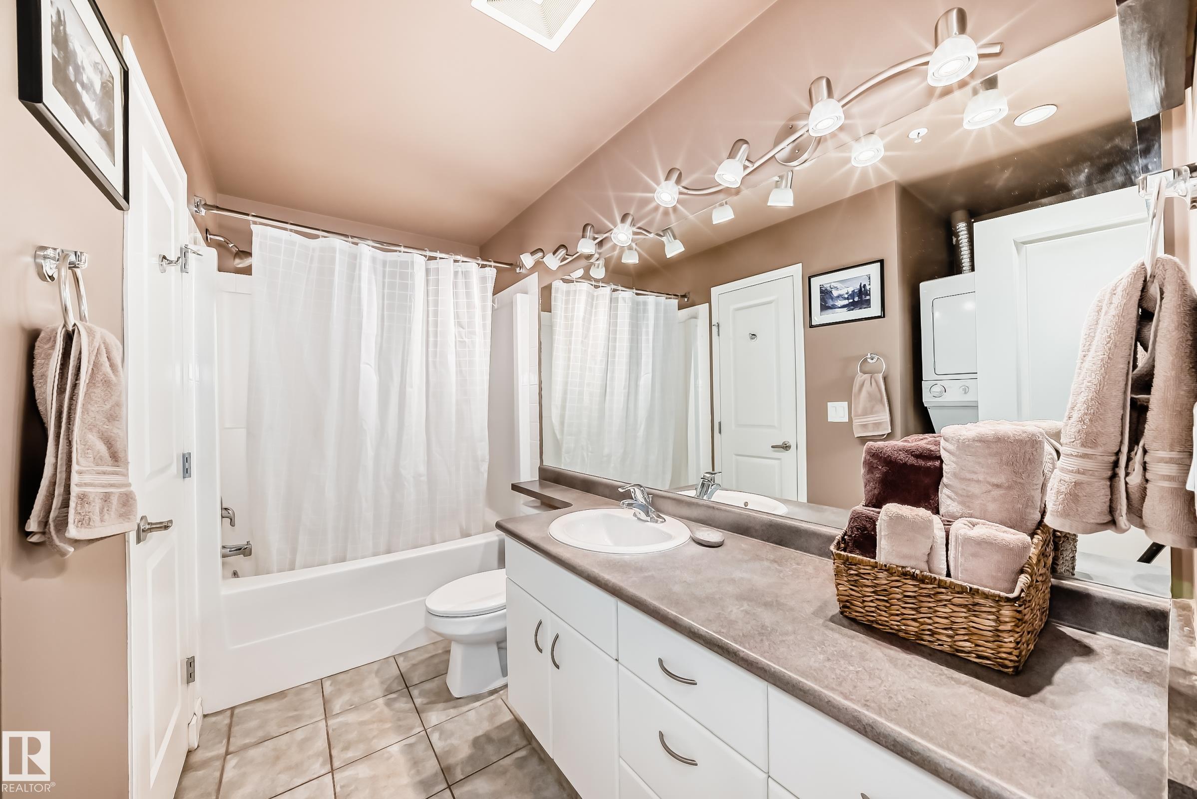 Photo 19 at 2006 - 10303 105 Street NW, Downtown, Edmonton