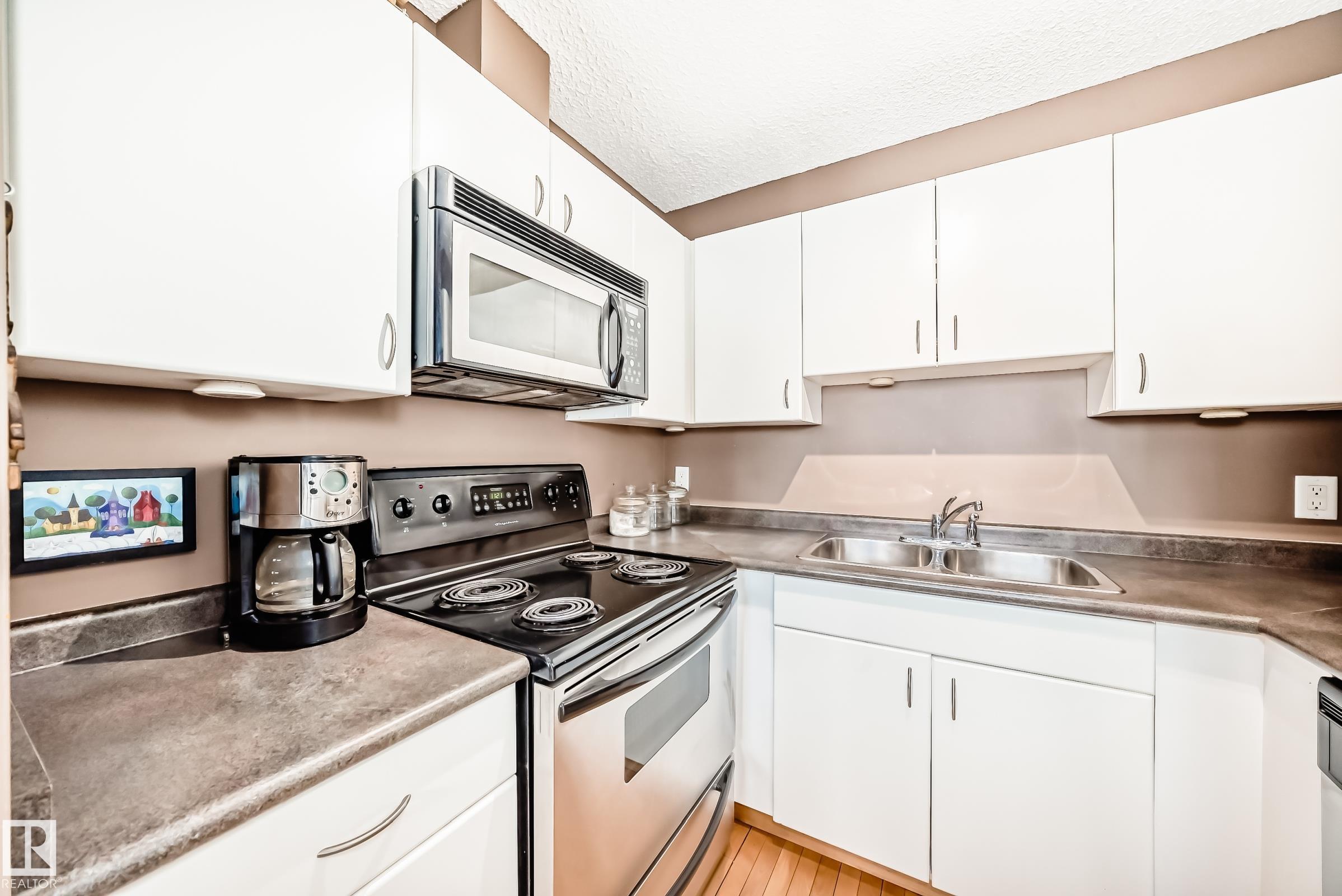 Photo 8 at 2006 - 10303 105 Street NW, Downtown, Edmonton