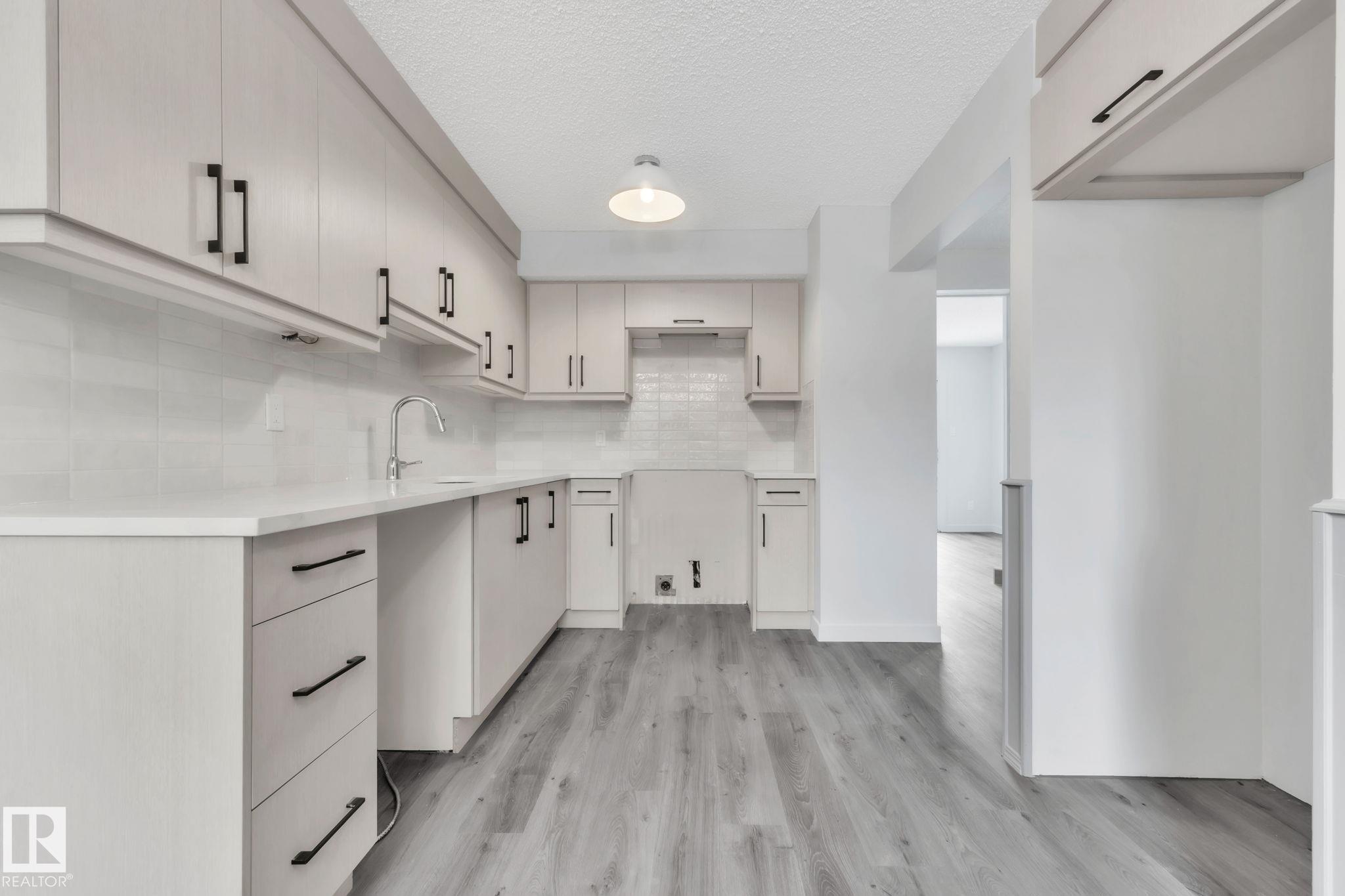 Photo 11 at 1281 Hooke Road NW, Overlanders, Edmonton