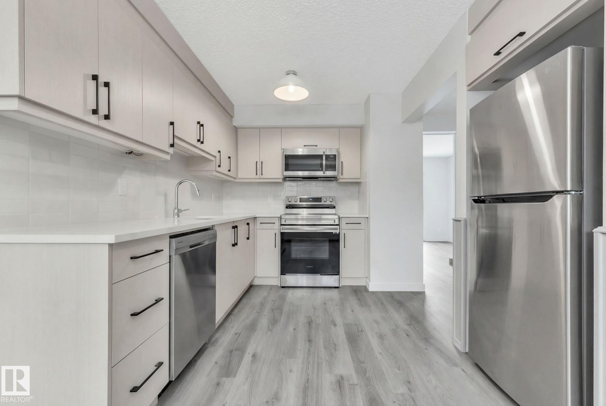 Photo 12 at 1281 Hooke Road NW, Overlanders, Edmonton