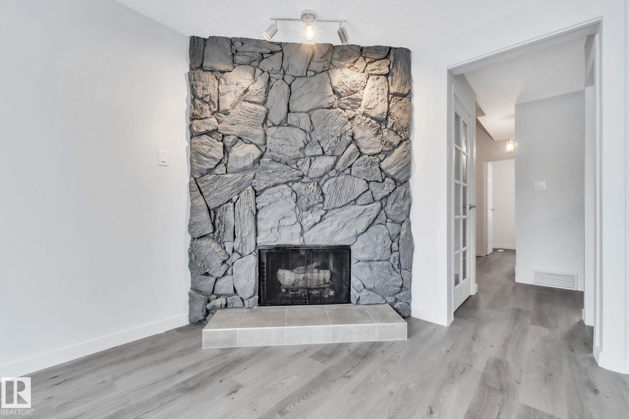 Photo 6 at 1281 Hooke Road NW, Overlanders, Edmonton