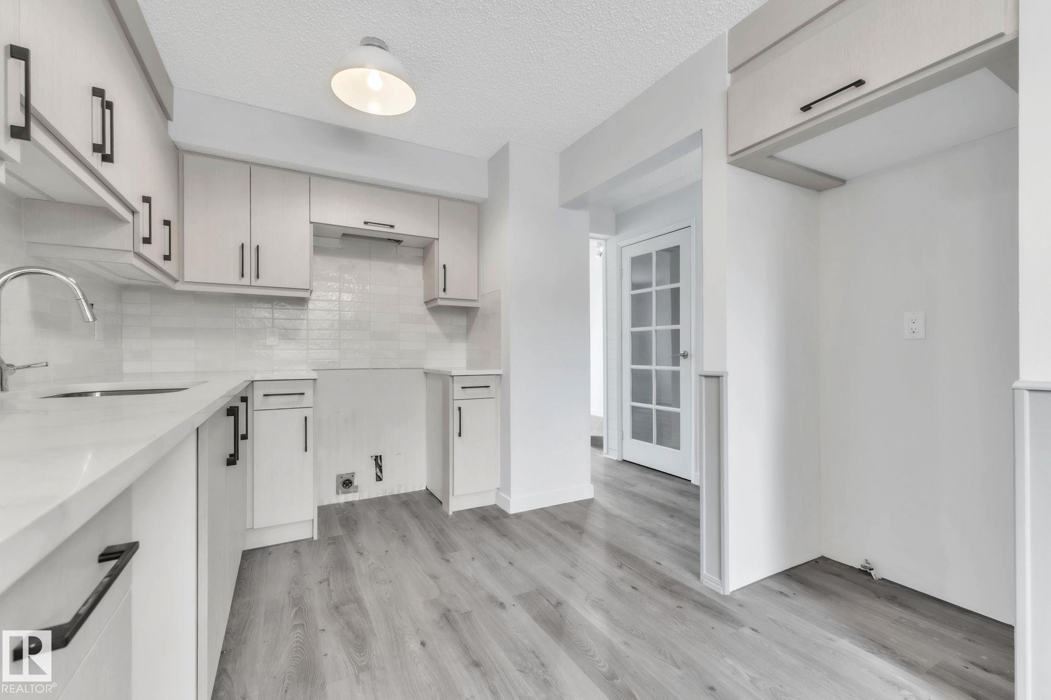 Photo 10 at 1281 Hooke Road NW, Overlanders, Edmonton