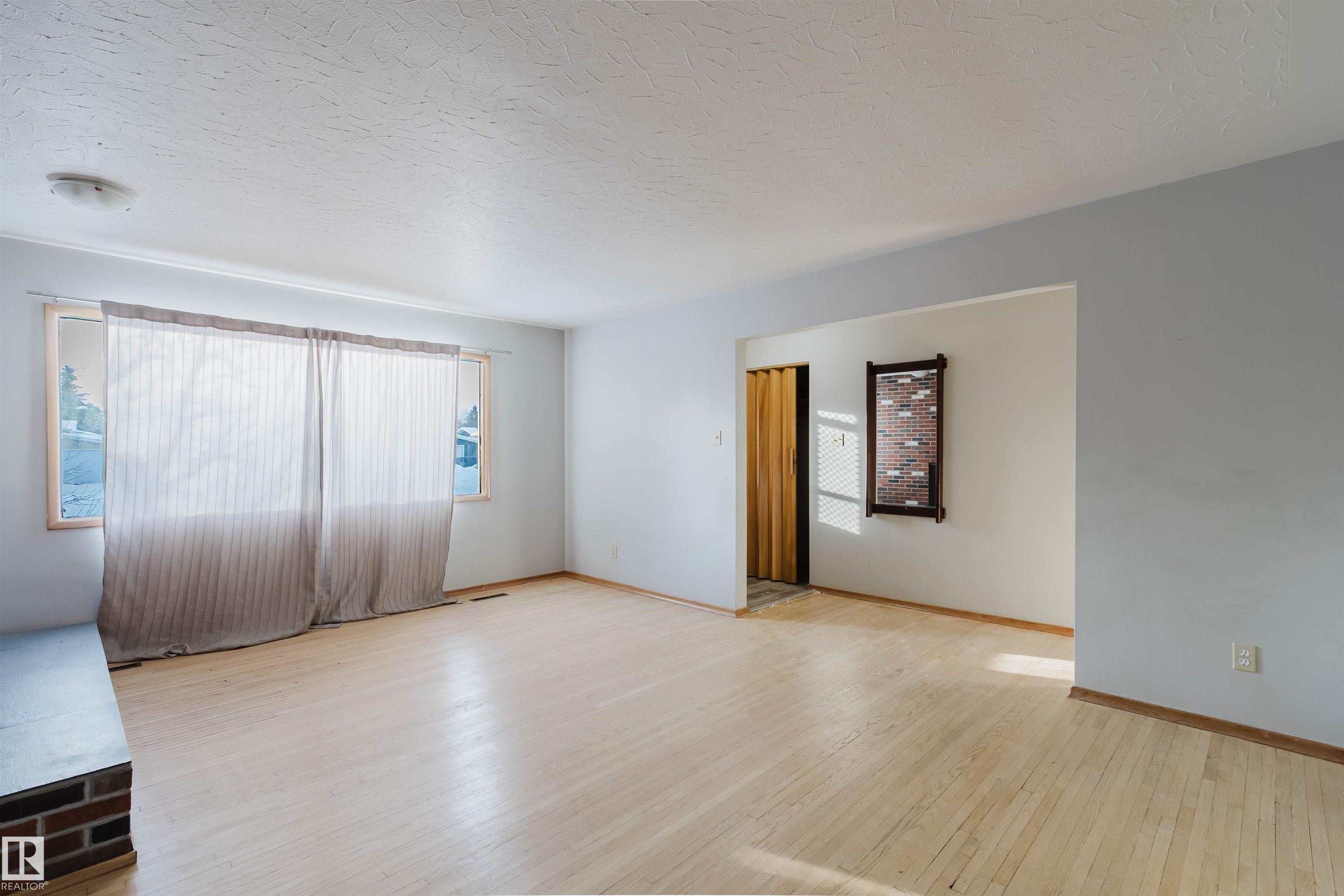 Picture for 16026 94A AV NW