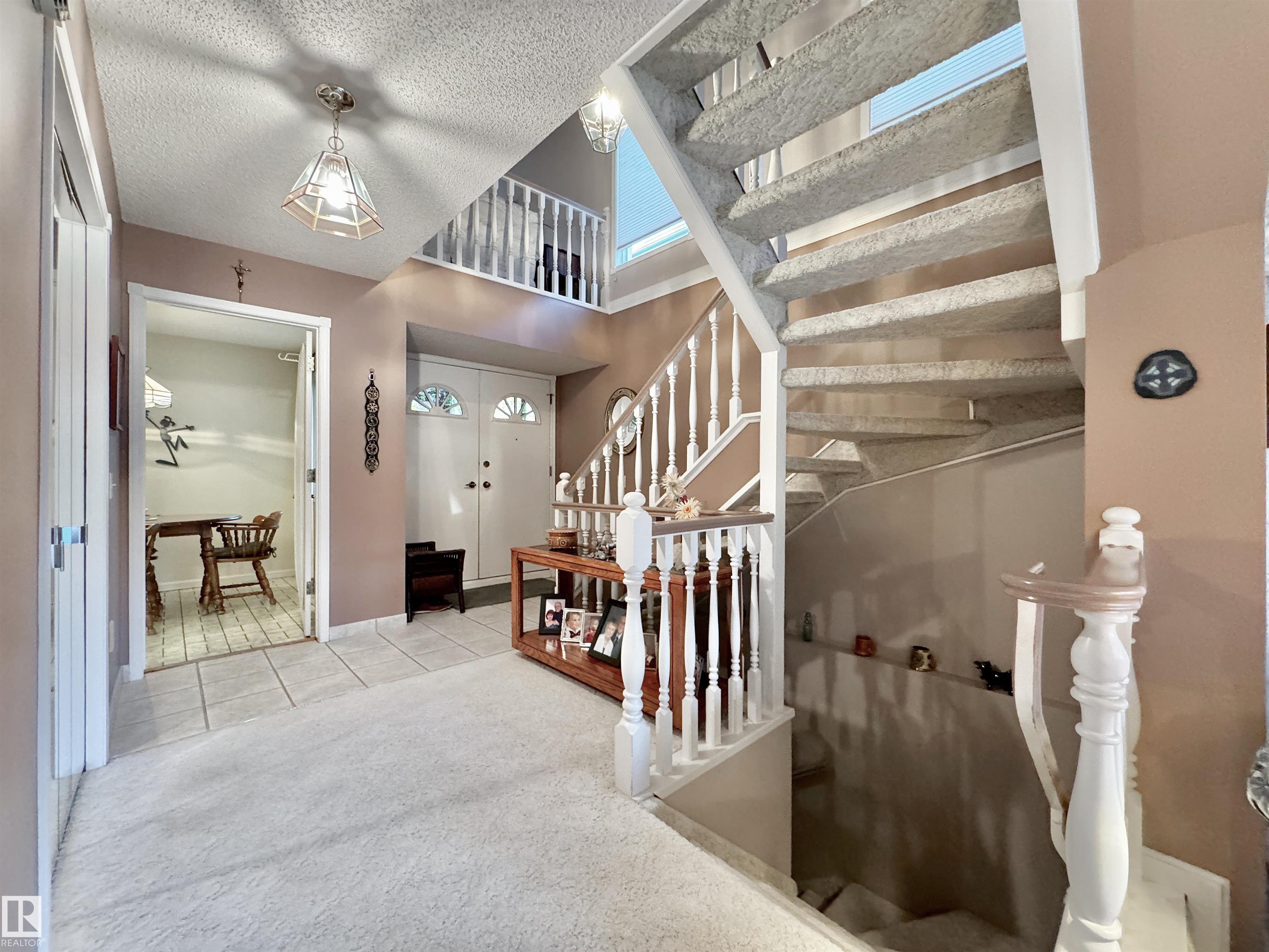 Photo 3 at 1057 109 Street NW, Bearspaw, Edmonton