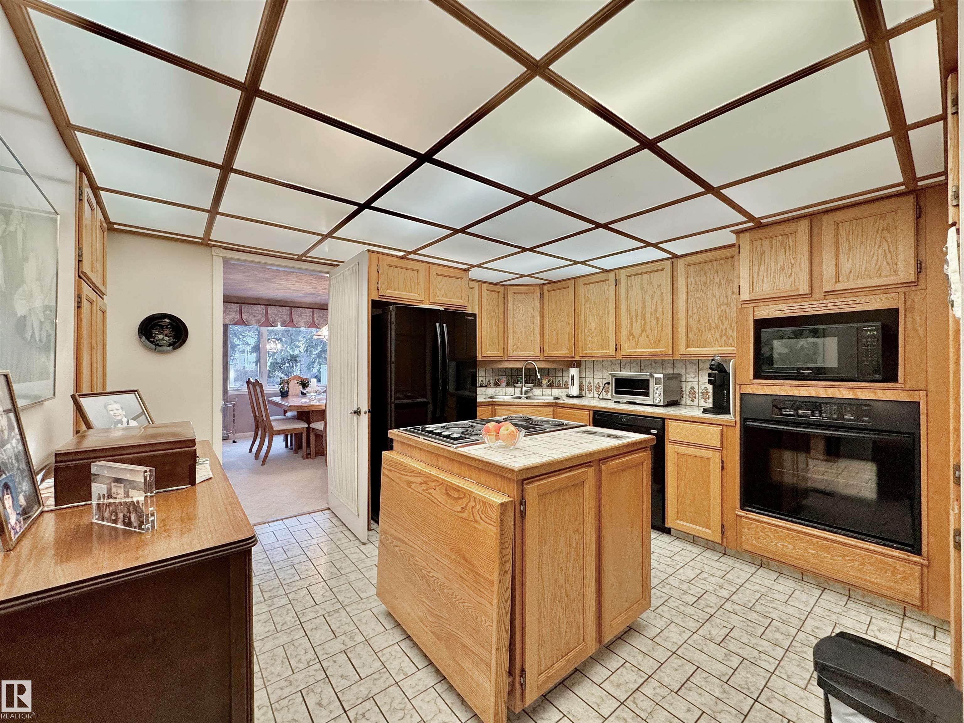 Photo 7 at 1057 109 Street NW, Bearspaw, Edmonton