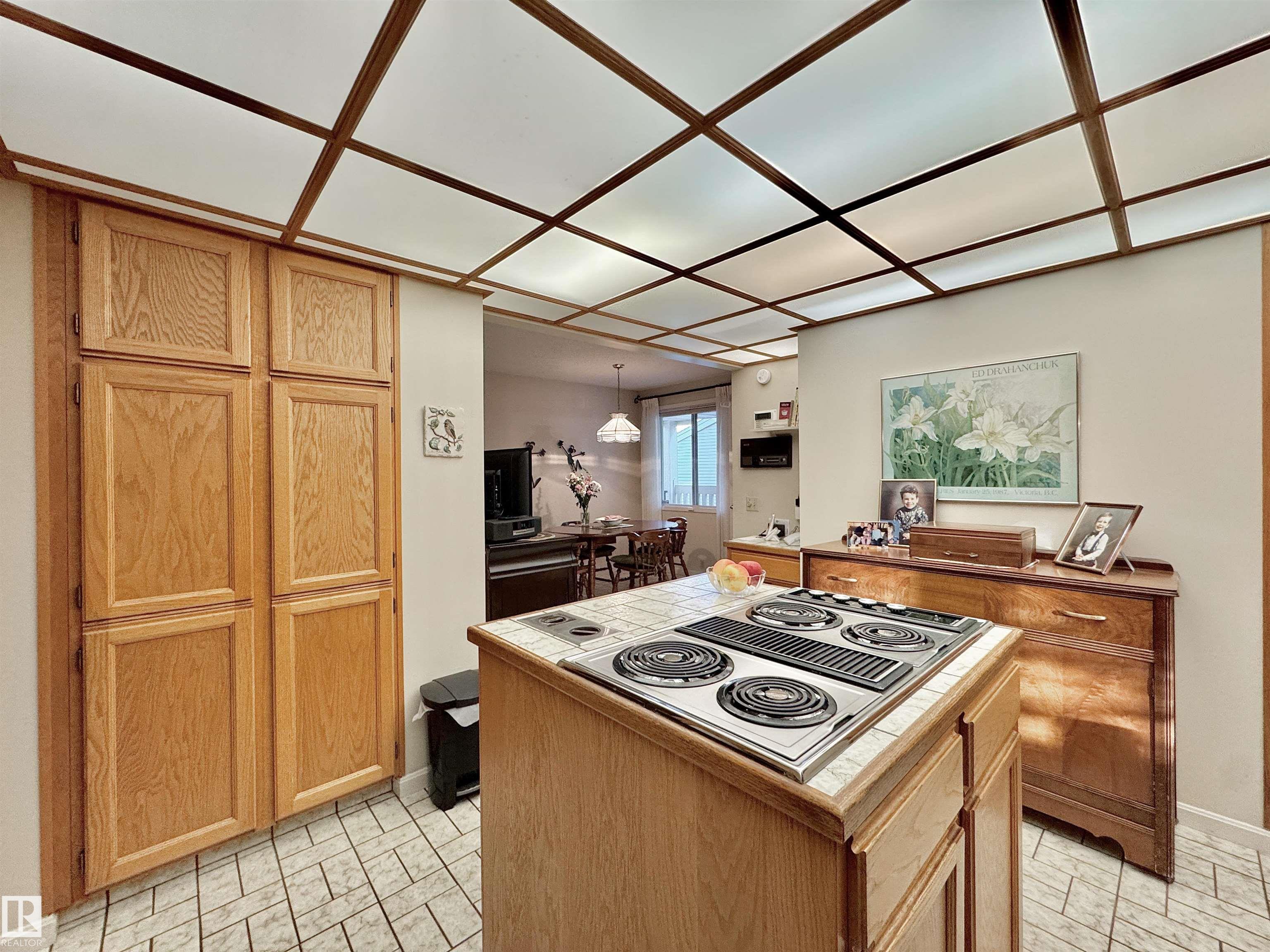 Photo 8 at 1057 109 Street NW, Bearspaw, Edmonton