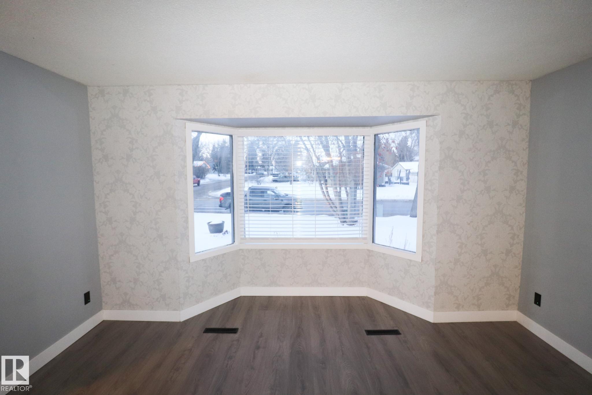 Photo 8 at 530 Alder Avenue, Maplewood, Sherwood Park