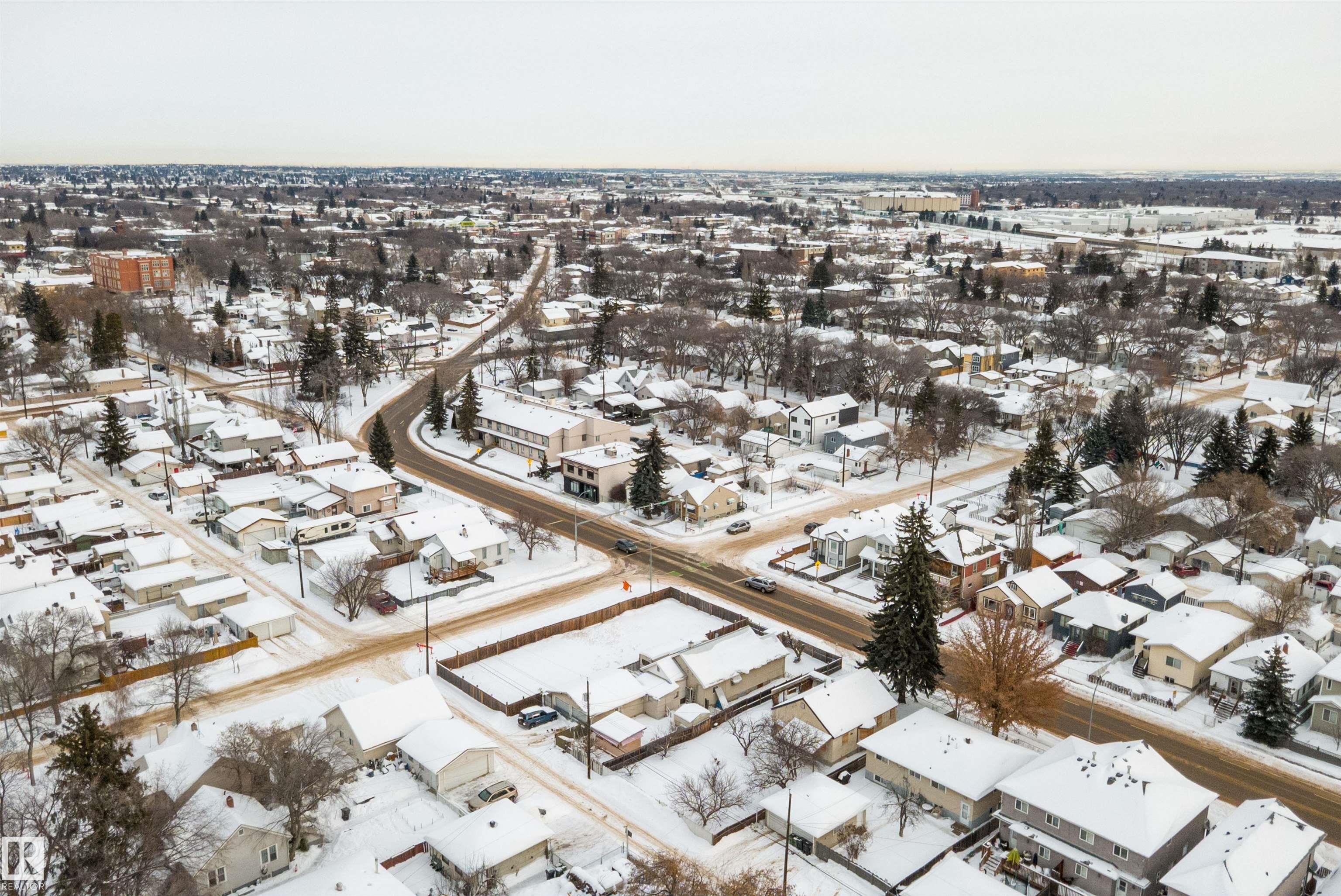 Photo 11 at 11338 86 Street NW, Parkdale, Edmonton