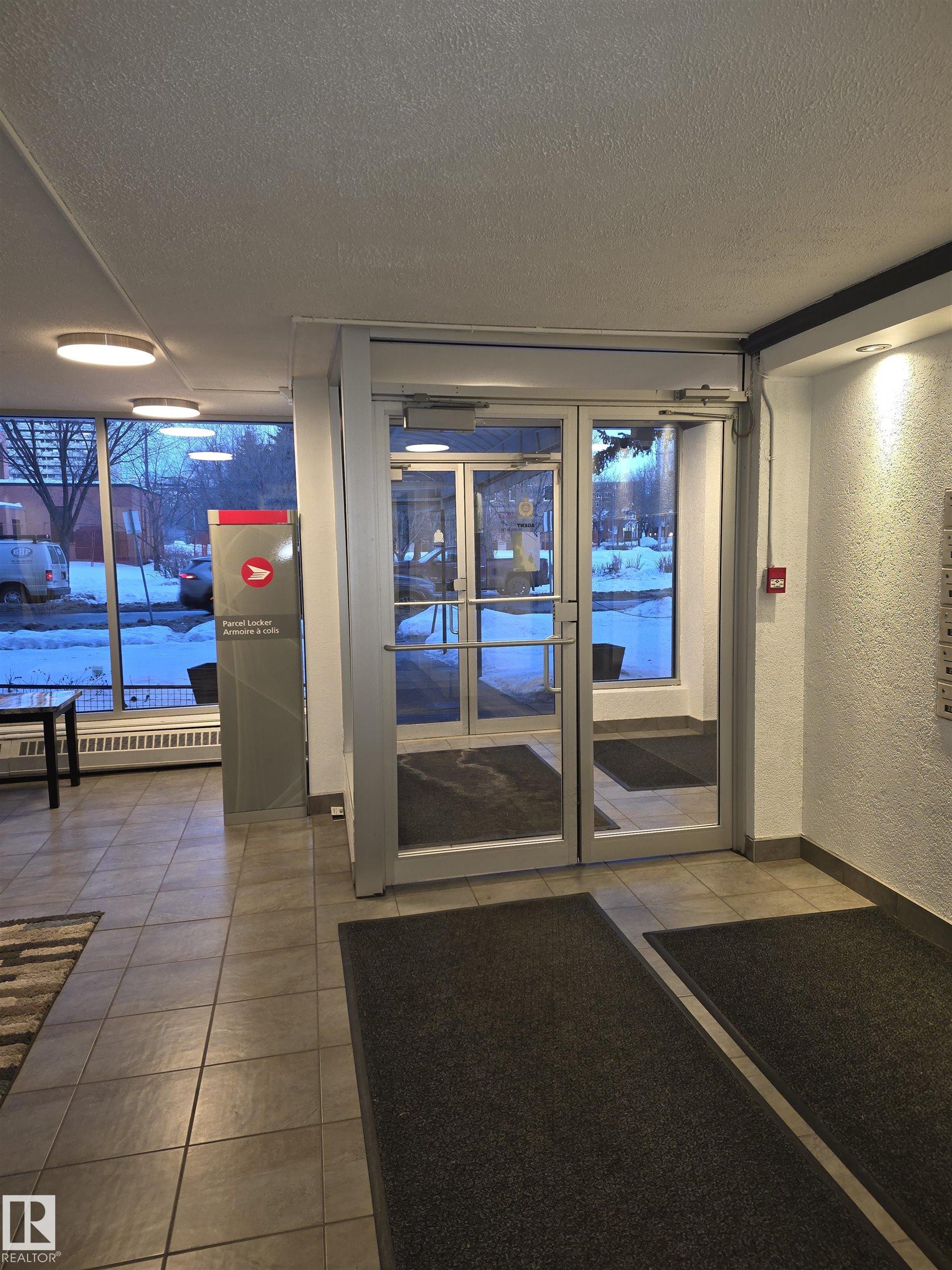 Photo 3 at 1402 - 9816 112 Street NW, Wîhkwêntôwin, Edmonton