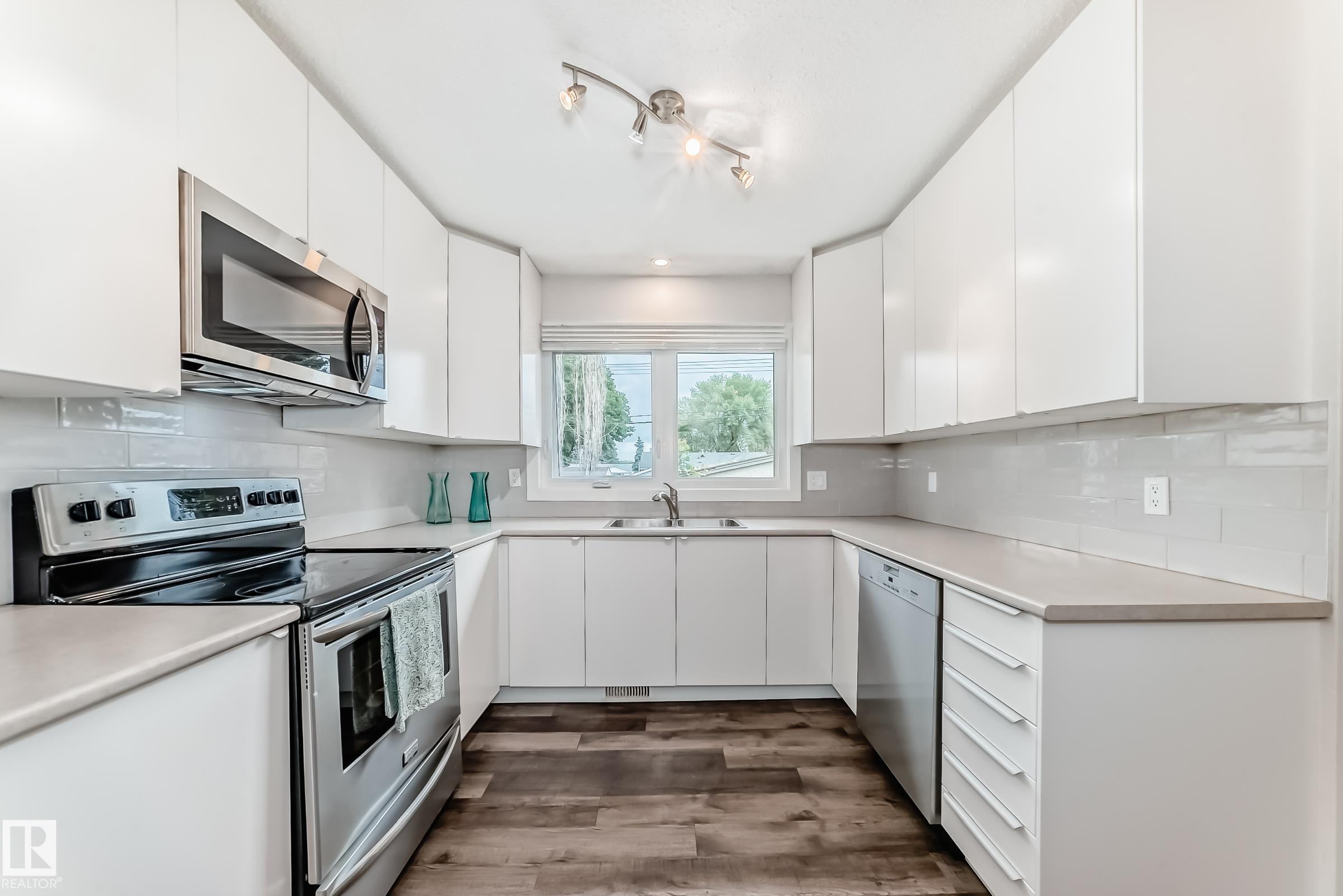 Picture for 8415 72 ST NW