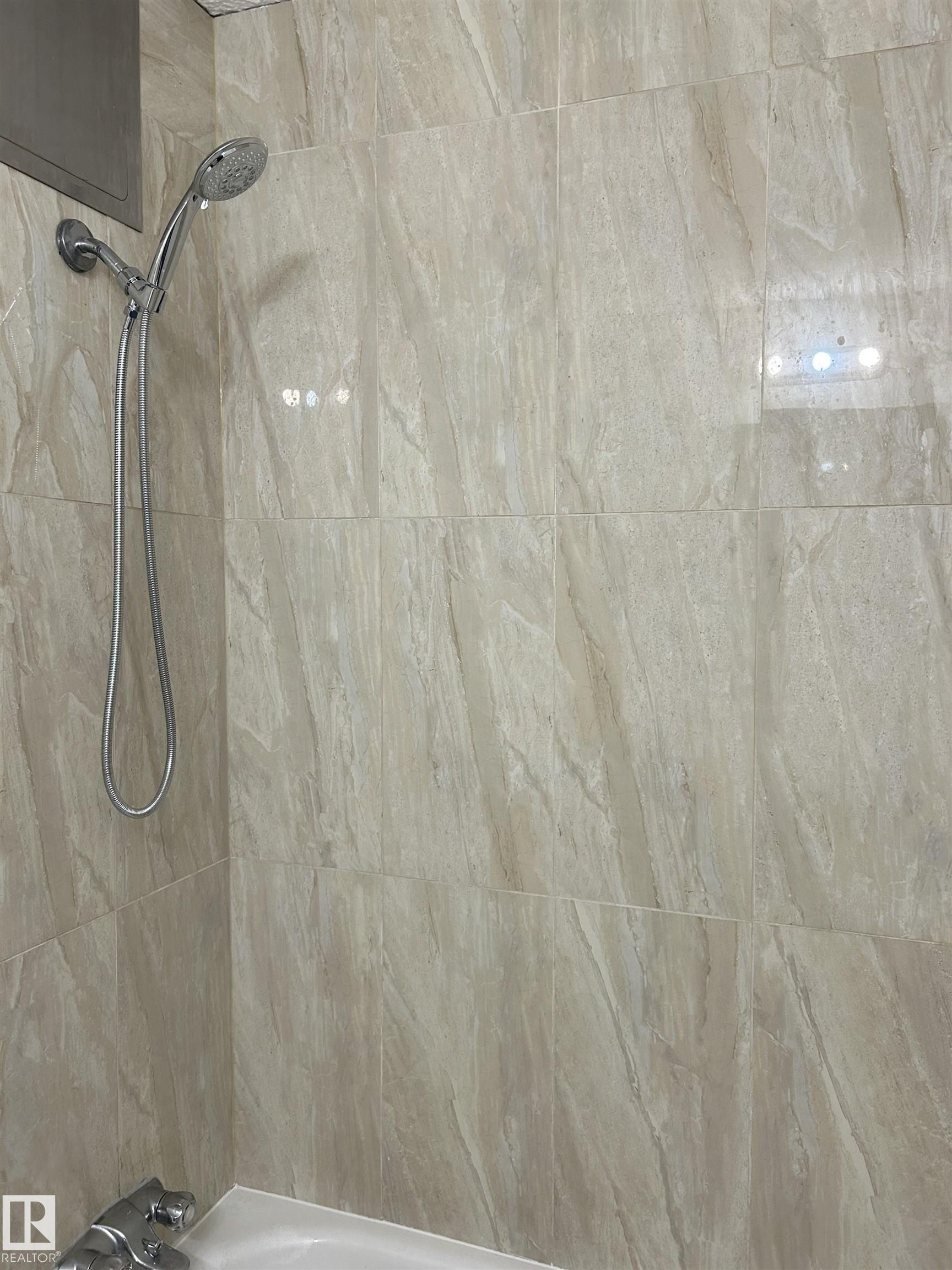 Photo 12 at 422 - 10160 114 Street NW, Wîhkwêntôwin, Edmonton