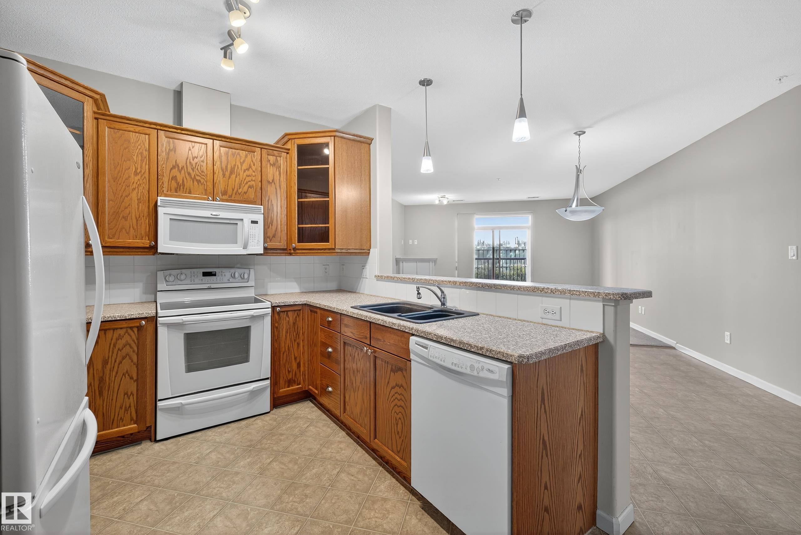 Photo 4 at 112 - 2503 Hanna Crescent NW, Haddow, Edmonton