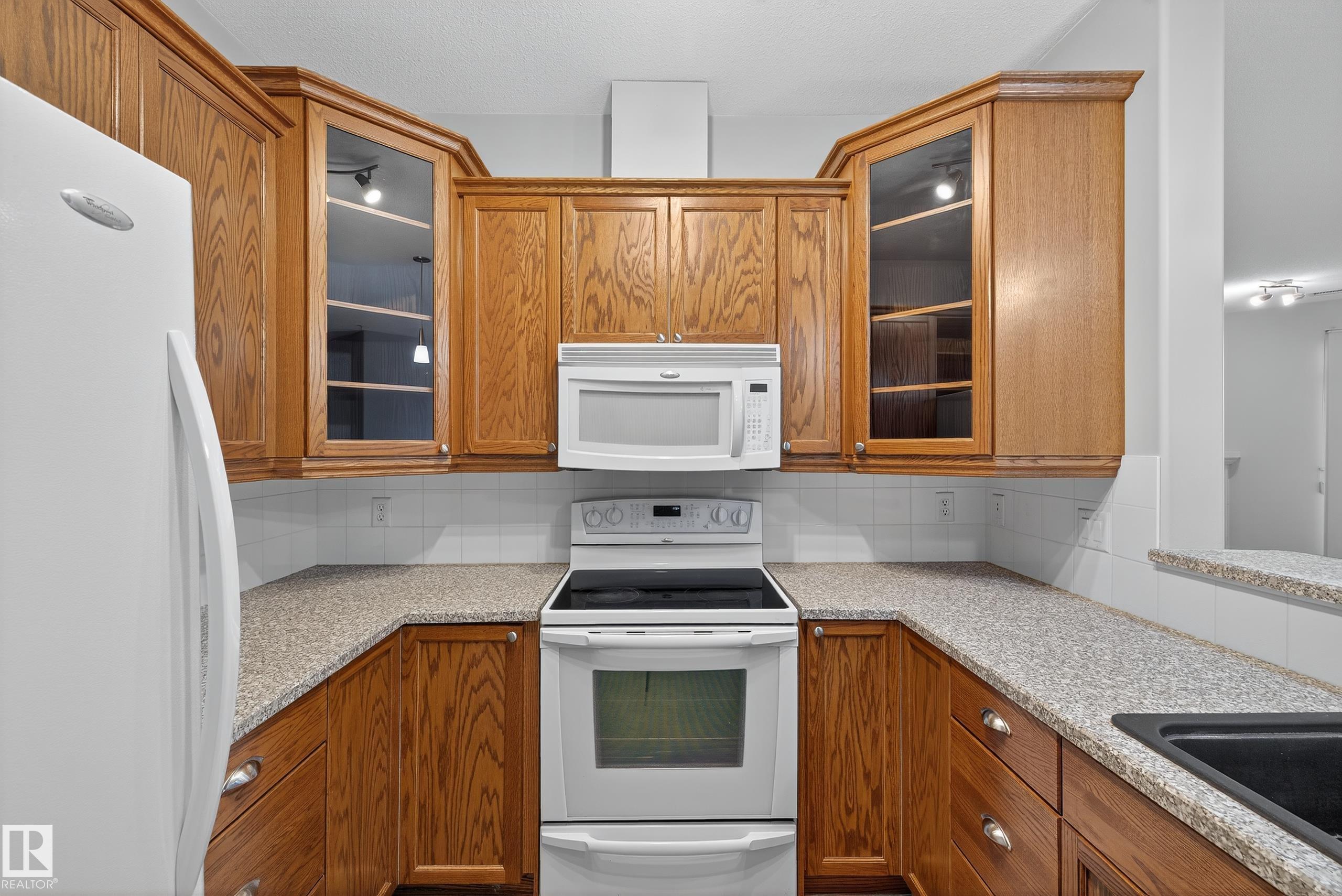 Photo 5 at 112 - 2503 Hanna Crescent NW, Haddow, Edmonton