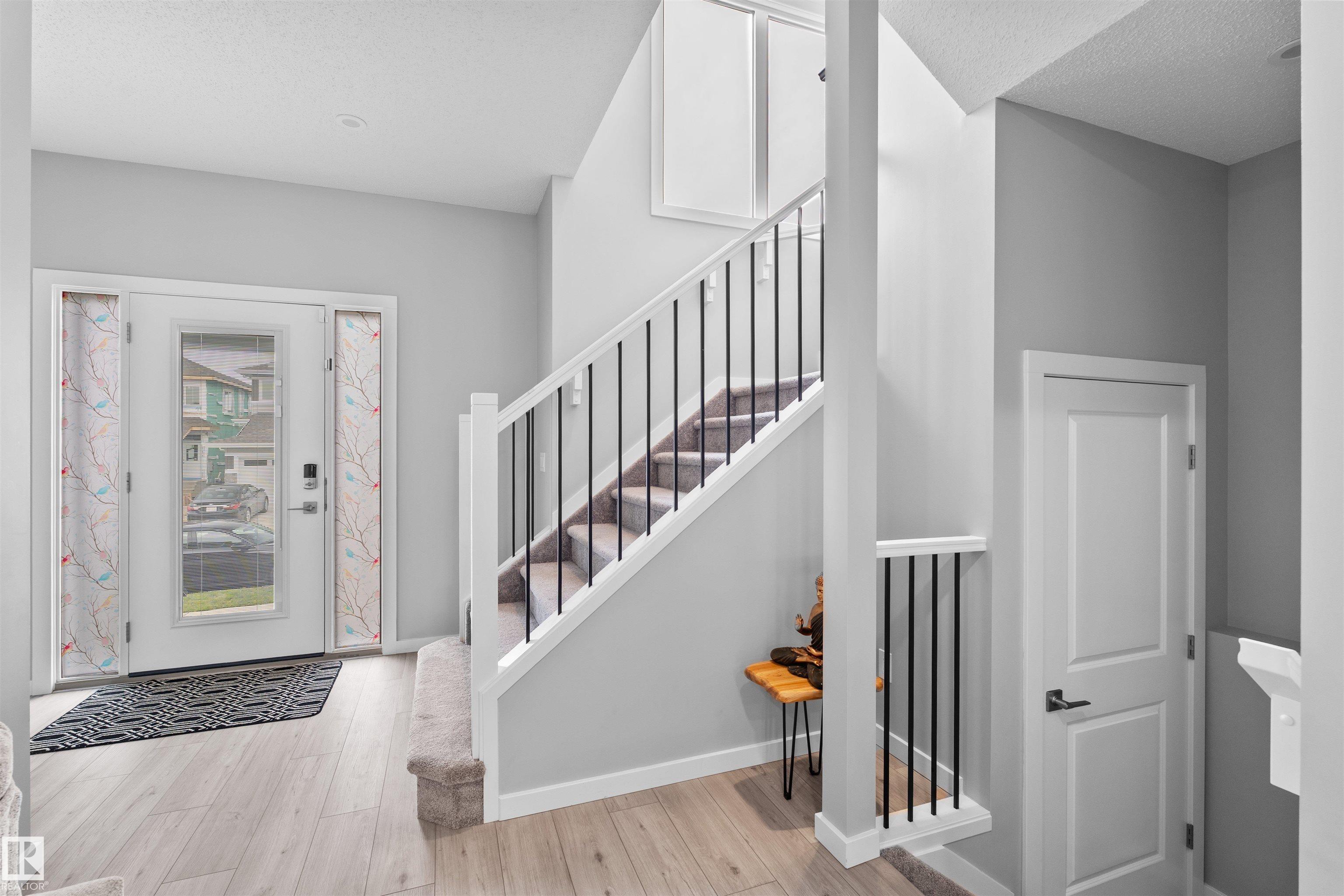 331 32 Avenue NW, Maple Crest, Edmonton photo number 2