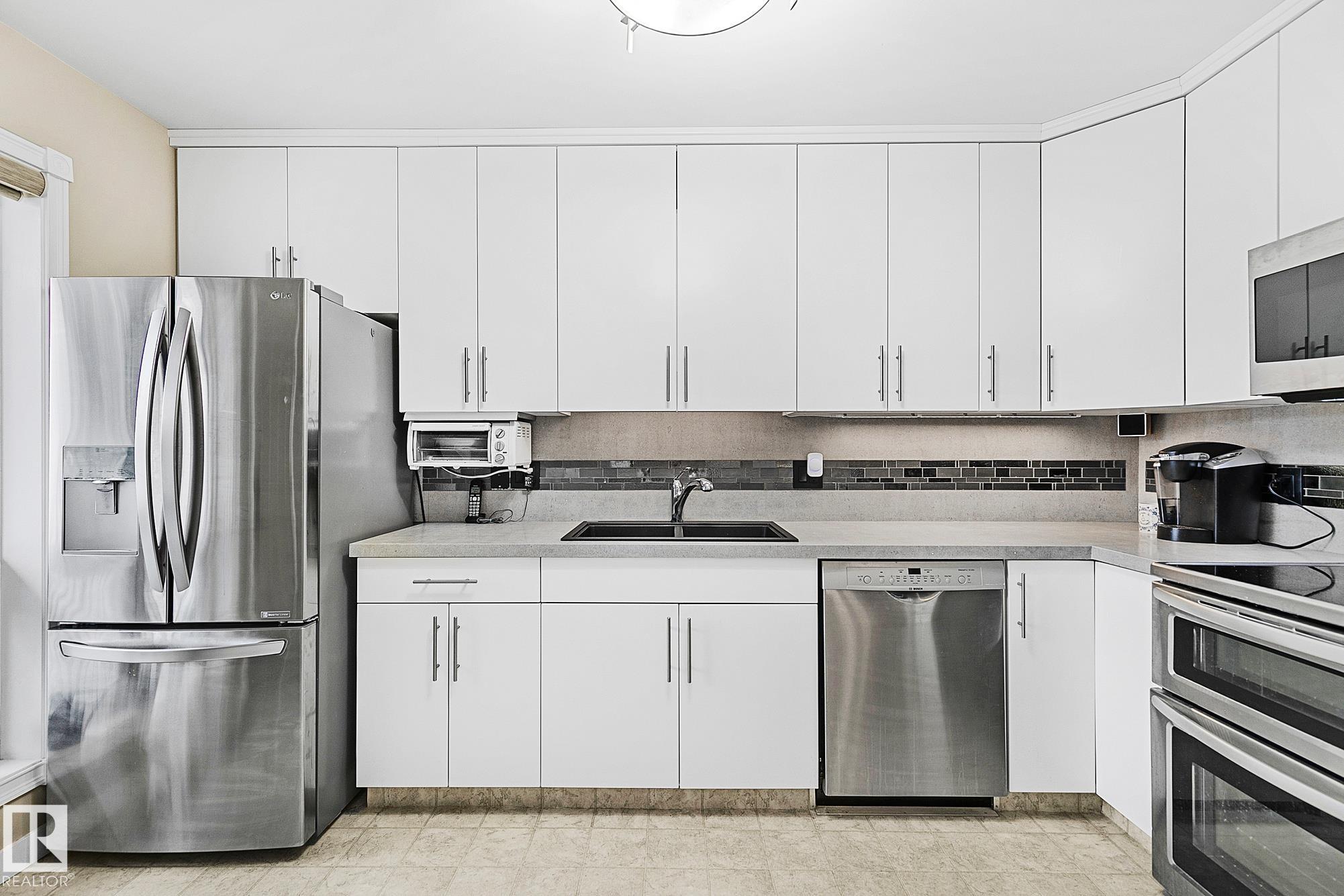 Photo 11 at 32 - 9704 165 Street NW, Glenwood, Edmonton