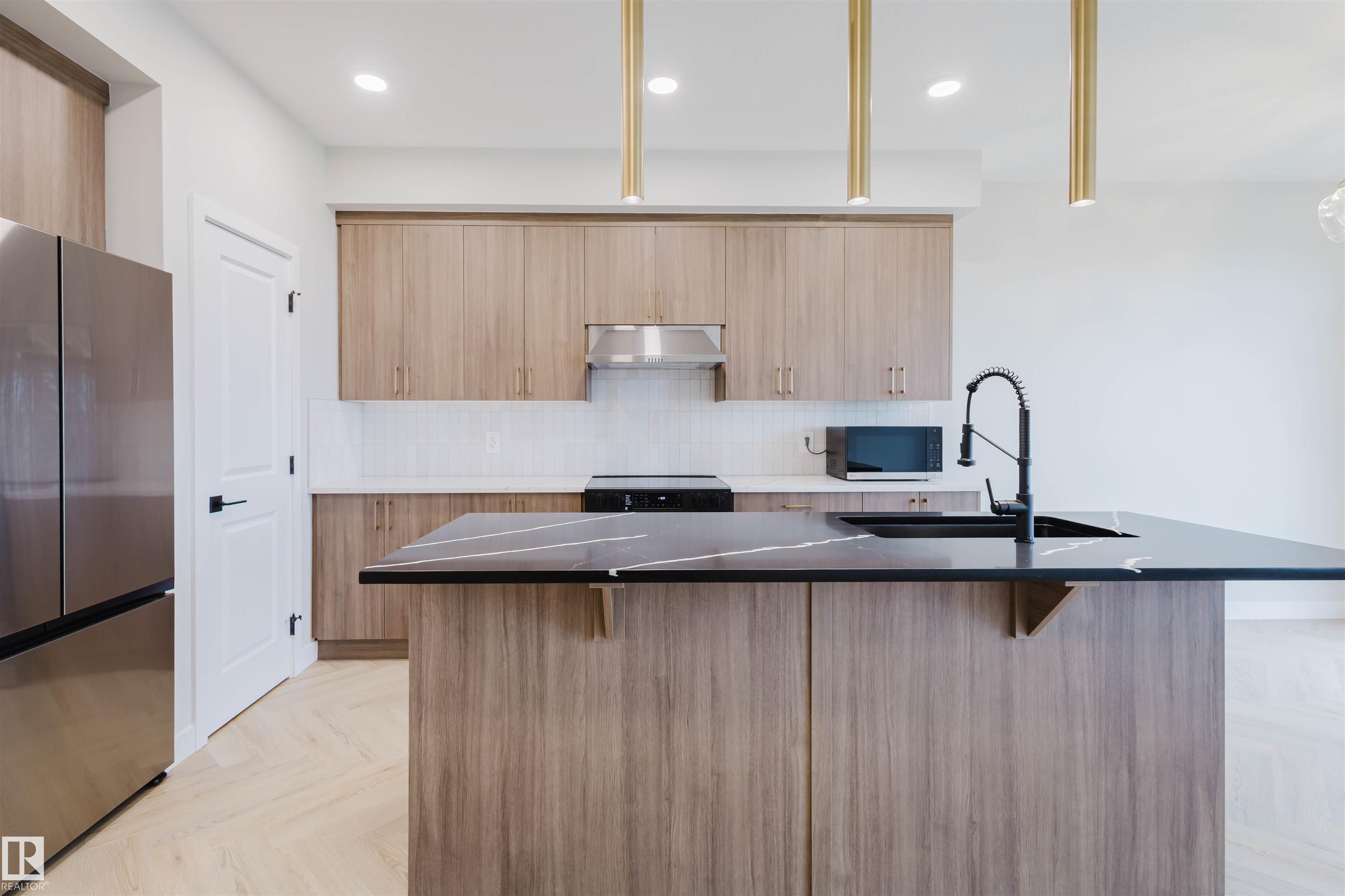 8288 Kiriak Loop SW, Keswick, Edmonton photo number 2